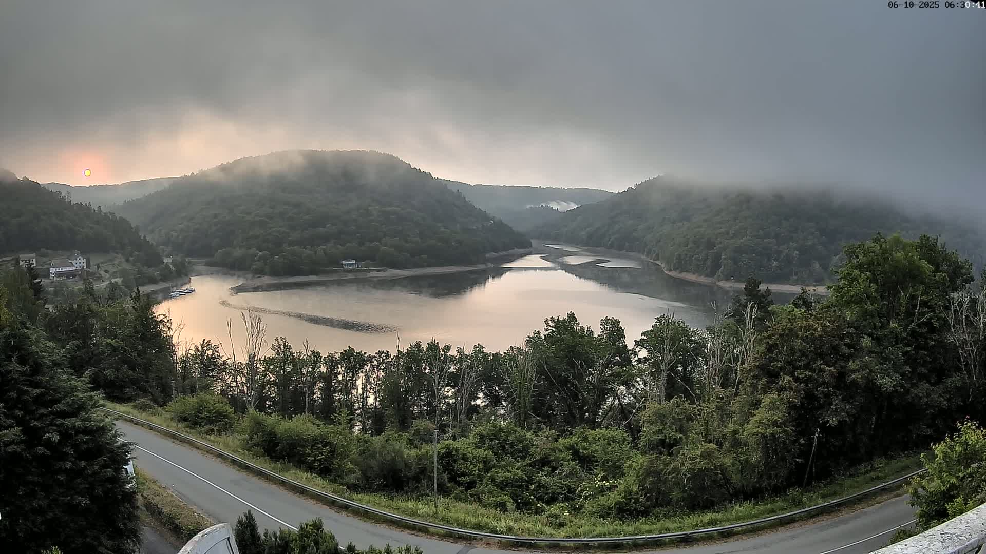 Miremont , Barrage des Fades Dam Live Cam - Riom, Puy-de-Dome, Auvergne-Rhone-Alpes, France