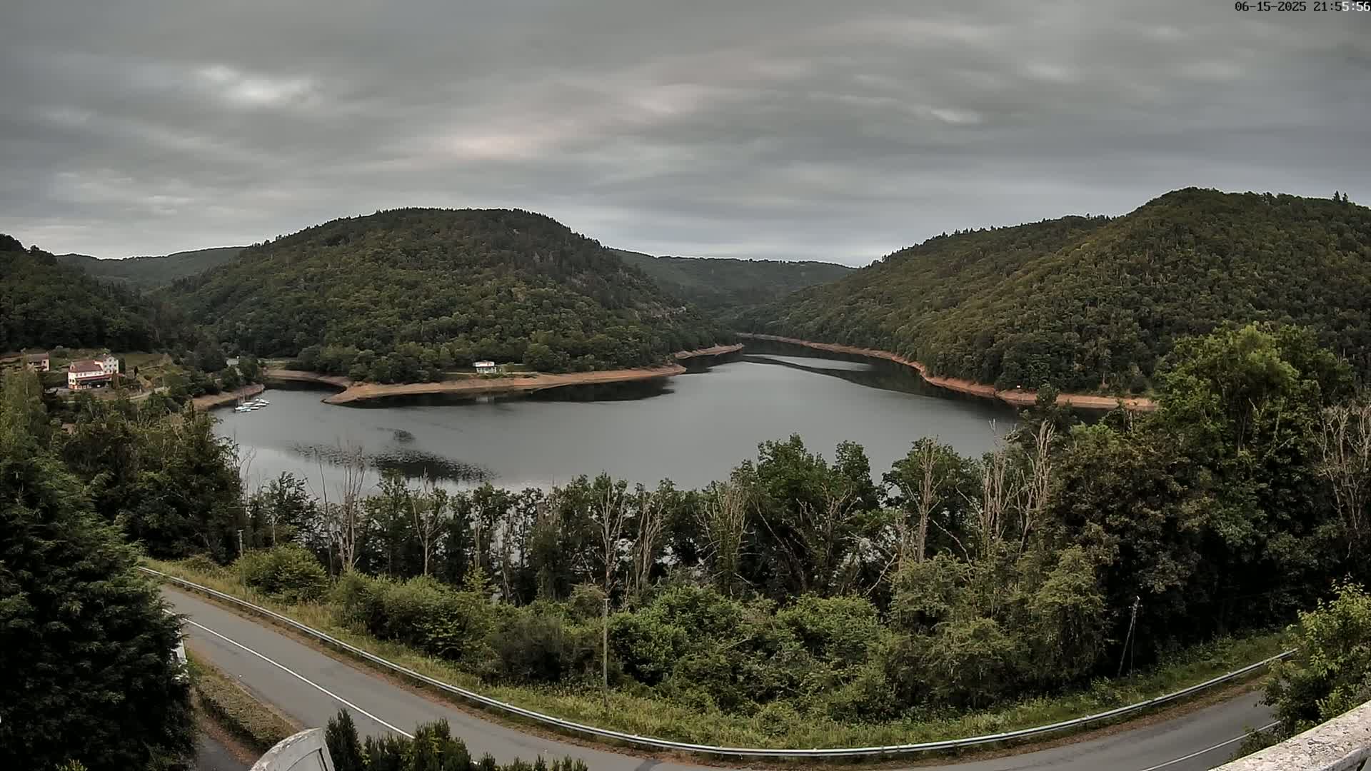 Miremont , Barrage des Fades Dam Live Cam - Riom, Puy-de-Dome, Auvergne-Rhone-Alpes, France