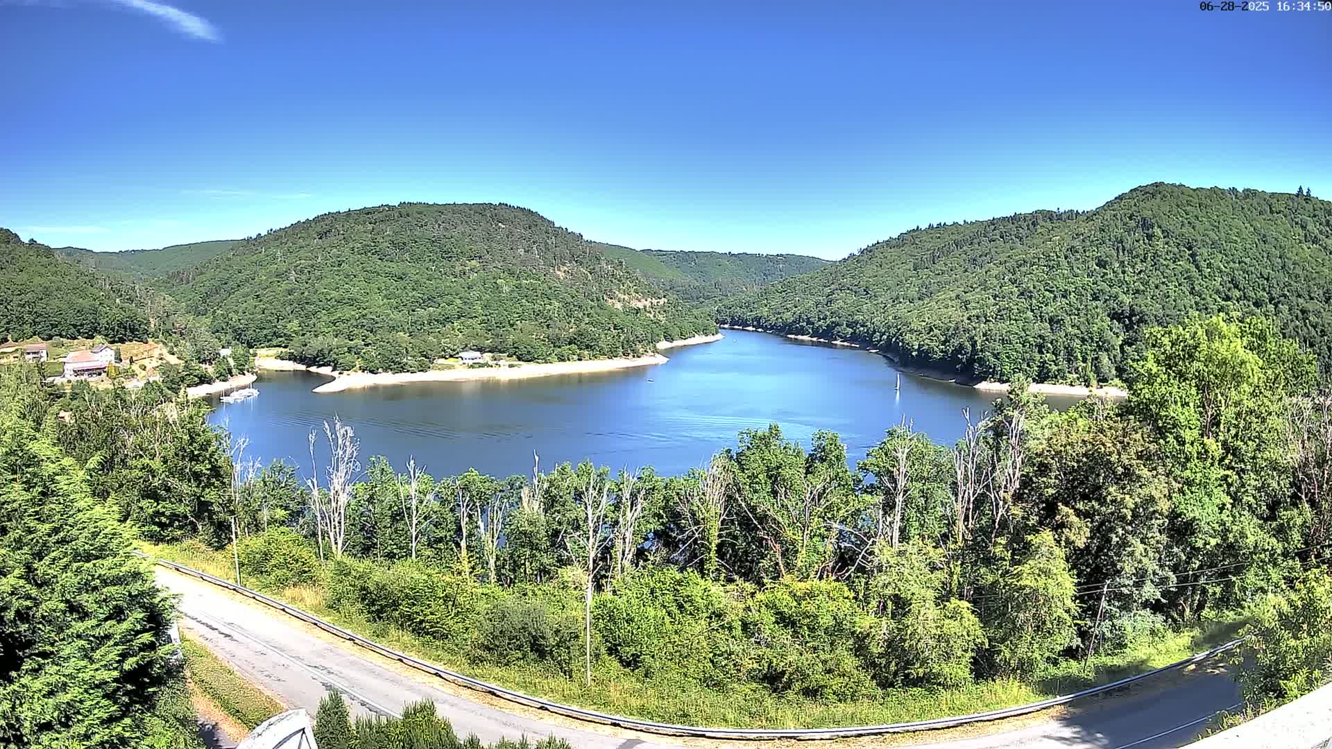 Miremont , Barrage des Fades Dam Live Cam - Riom, Puy-de-Dome, Auvergne-Rhone-Alpes, France