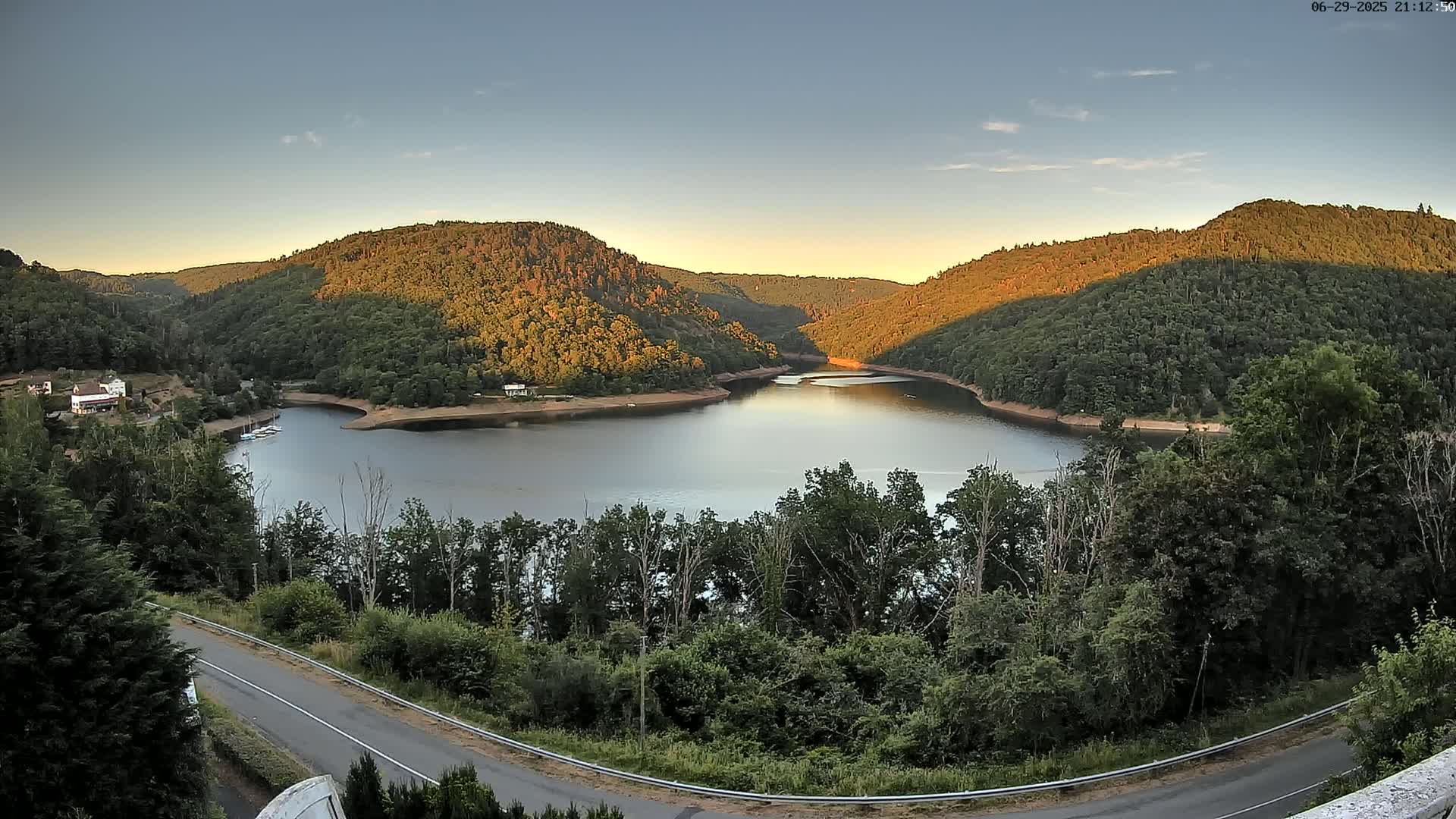 Miremont , Barrage des Fades Dam Live Cam - Riom, Puy-de-Dome, Auvergne-Rhone-Alpes, France