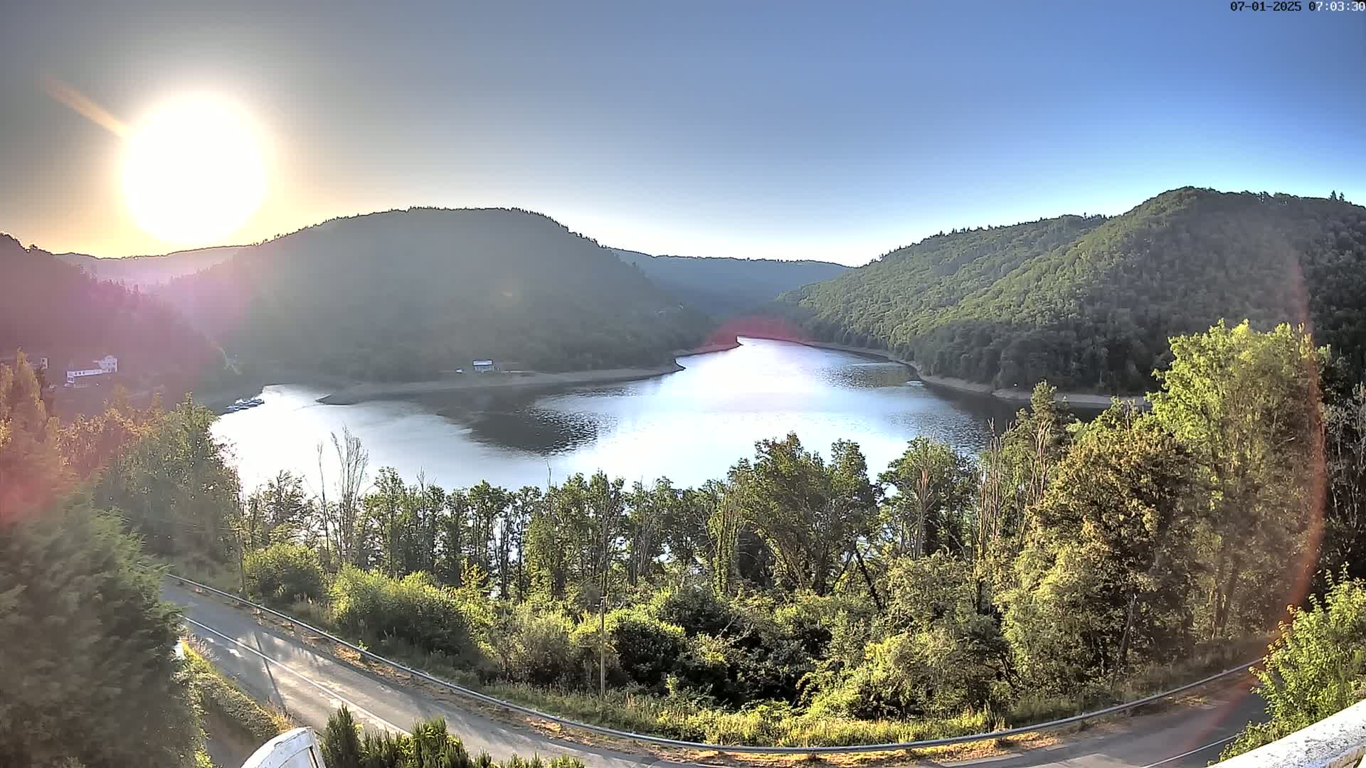 Miremont , Barrage des Fades Dam Live Cam - Riom, Puy-de-Dome, Auvergne-Rhone-Alpes, France