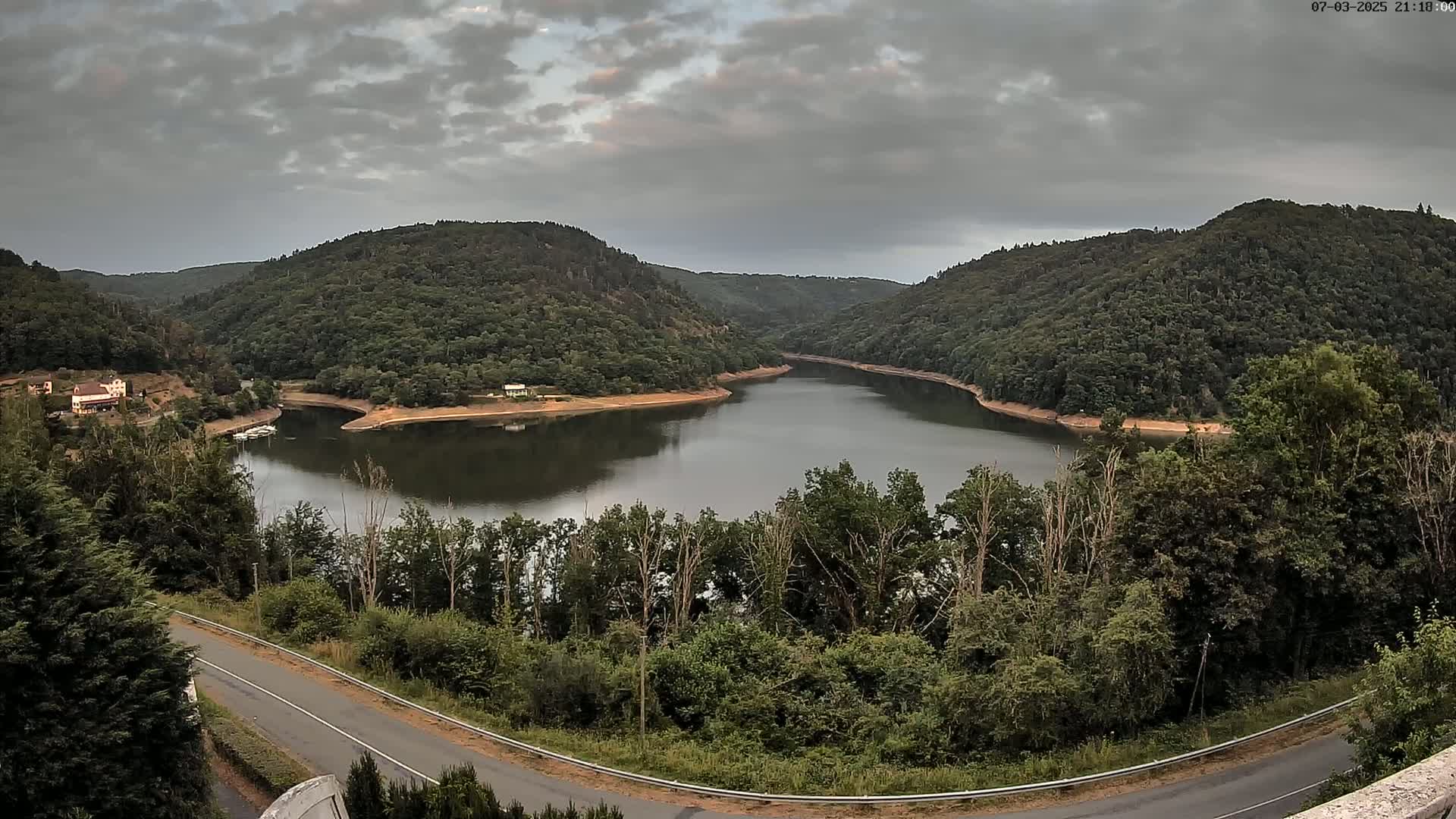 Miremont , Barrage des Fades Dam Live Cam - Riom, Puy-de-Dome, Auvergne-Rhone-Alpes, France