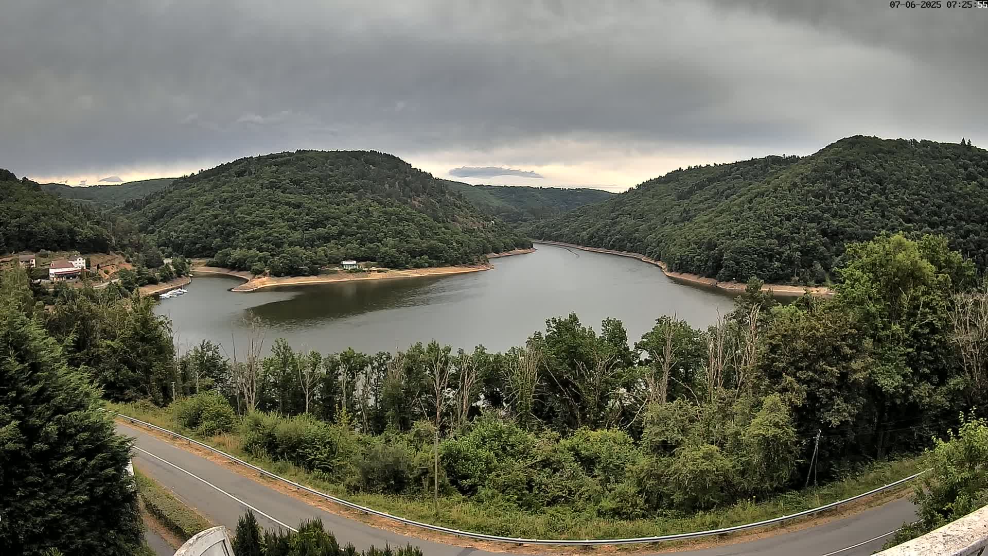Miremont , Barrage des Fades Dam Live Cam - Riom, Puy-de-Dome, Auvergne-Rhone-Alpes, France