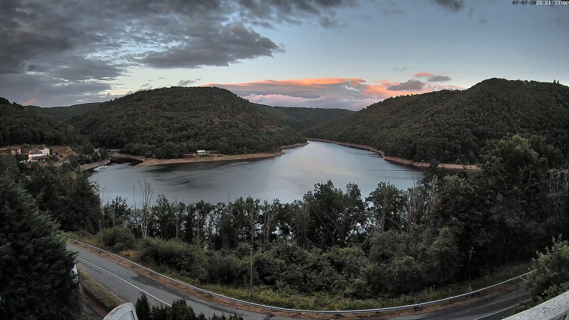 Miremont , Barrage des Fades Dam Live Cam - Riom, Puy-de-Dome, Auvergne-Rhone-Alpes, France