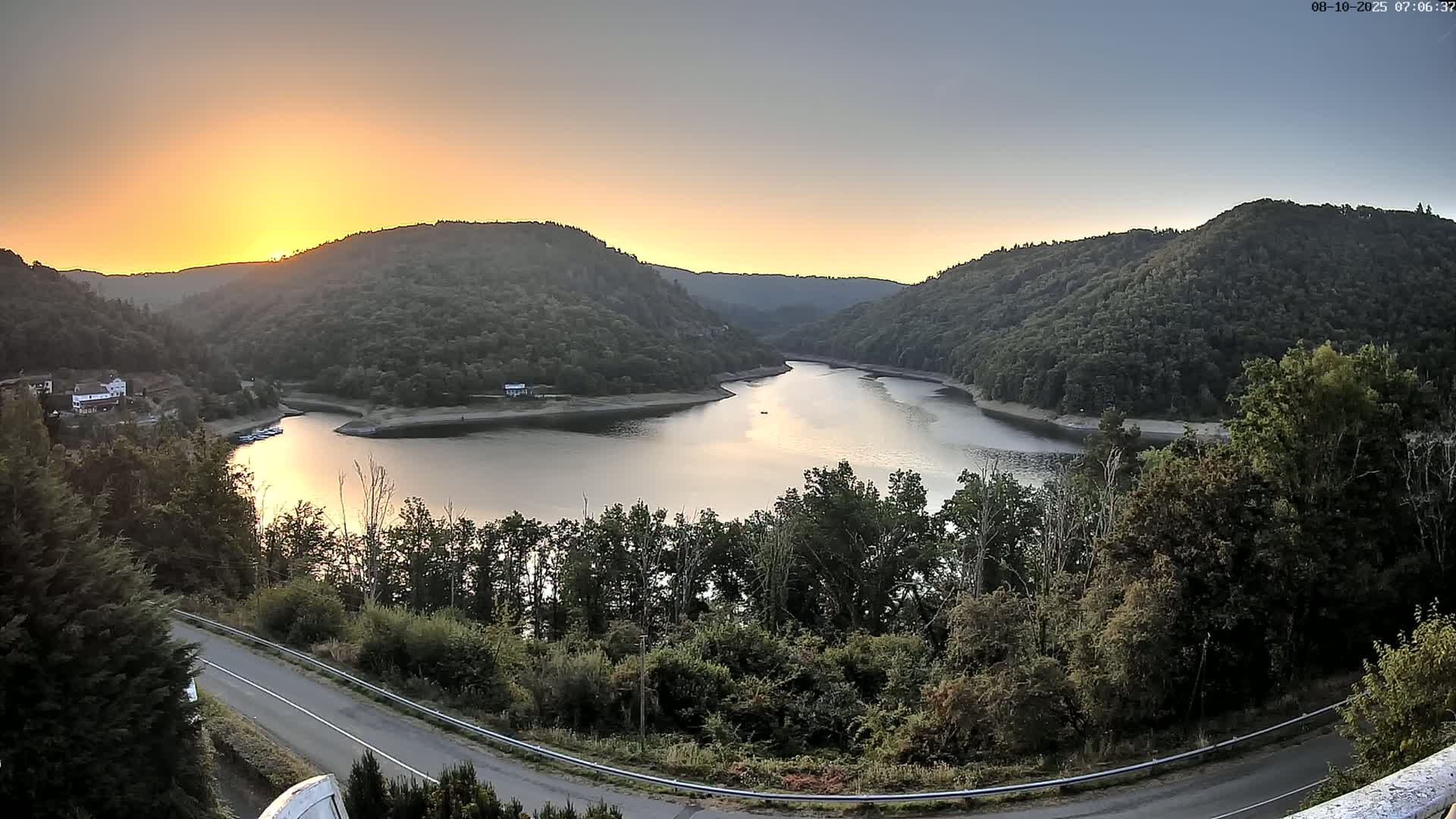 Miremont , Barrage des Fades Dam Live Cam - Riom, Puy-de-Dome, Auvergne-Rhone-Alpes, France