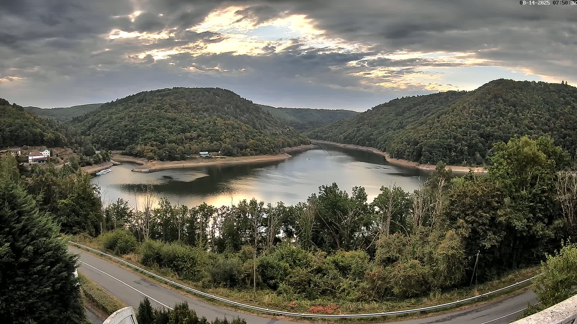 Miremont , Barrage des Fades Dam Live Cam - Riom, Puy-de-Dome, Auvergne-Rhone-Alpes, France
