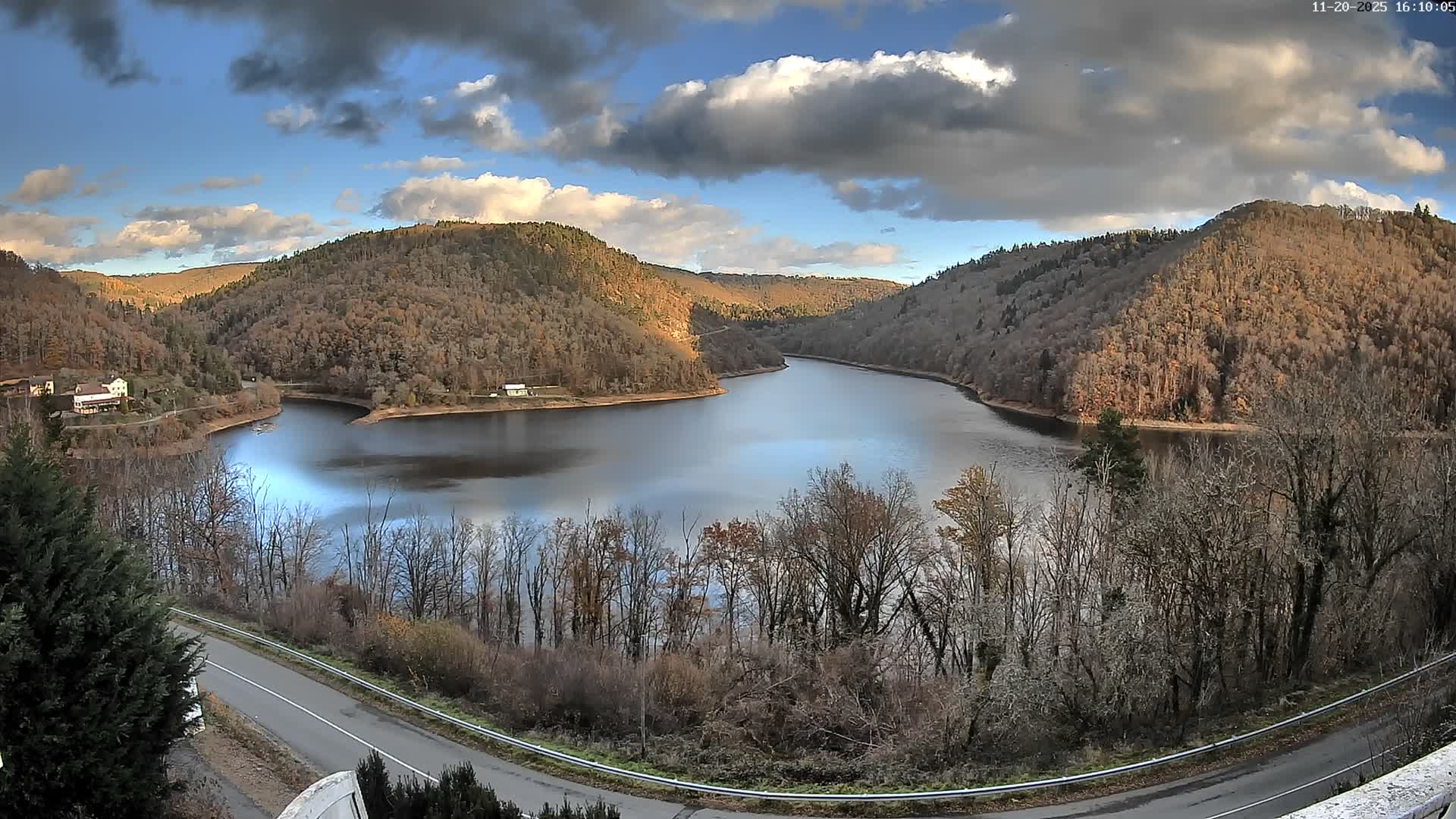 Miremont , Barrage des Fades Dam Live Cam - Riom, Puy-de-Dome, Auvergne-Rhone-Alpes, France