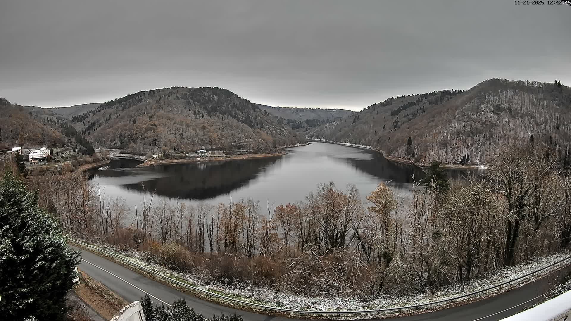 Miremont , Barrage des Fades Dam Live Cam - Riom, Puy-de-Dome, Auvergne-Rhone-Alpes, France