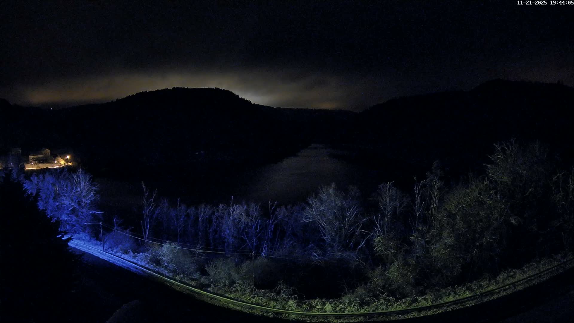 Miremont , Barrage des Fades Dam Live Cam - Riom, Puy-de-Dome, Auvergne-Rhone-Alpes, France