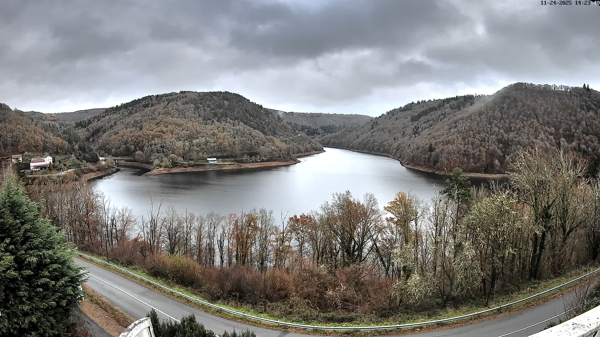 Miremont , Barrage des Fades Dam Live Cam - Riom, Puy-de-Dome, Auvergne-Rhone-Alpes, France