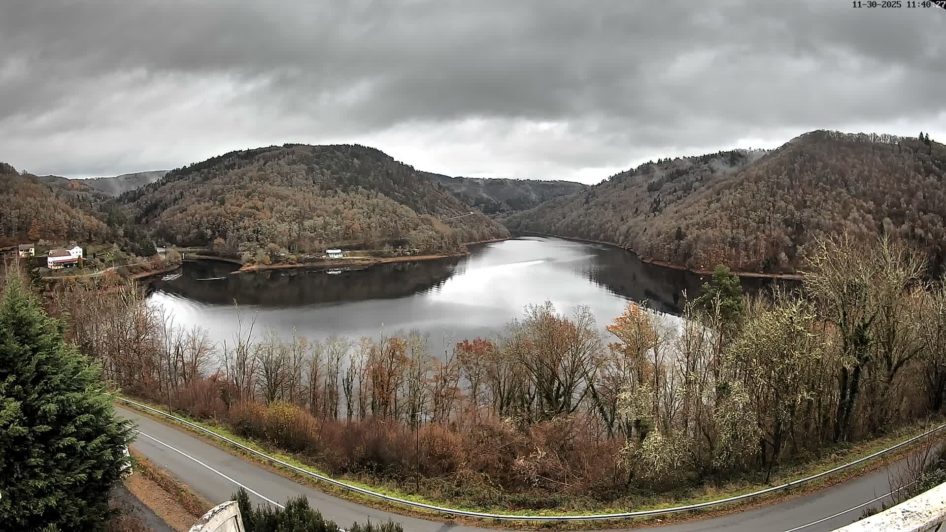 Miremont , Barrage des Fades Dam Live Cam - Riom, Puy-de-Dome, Auvergne-Rhone-Alpes, France