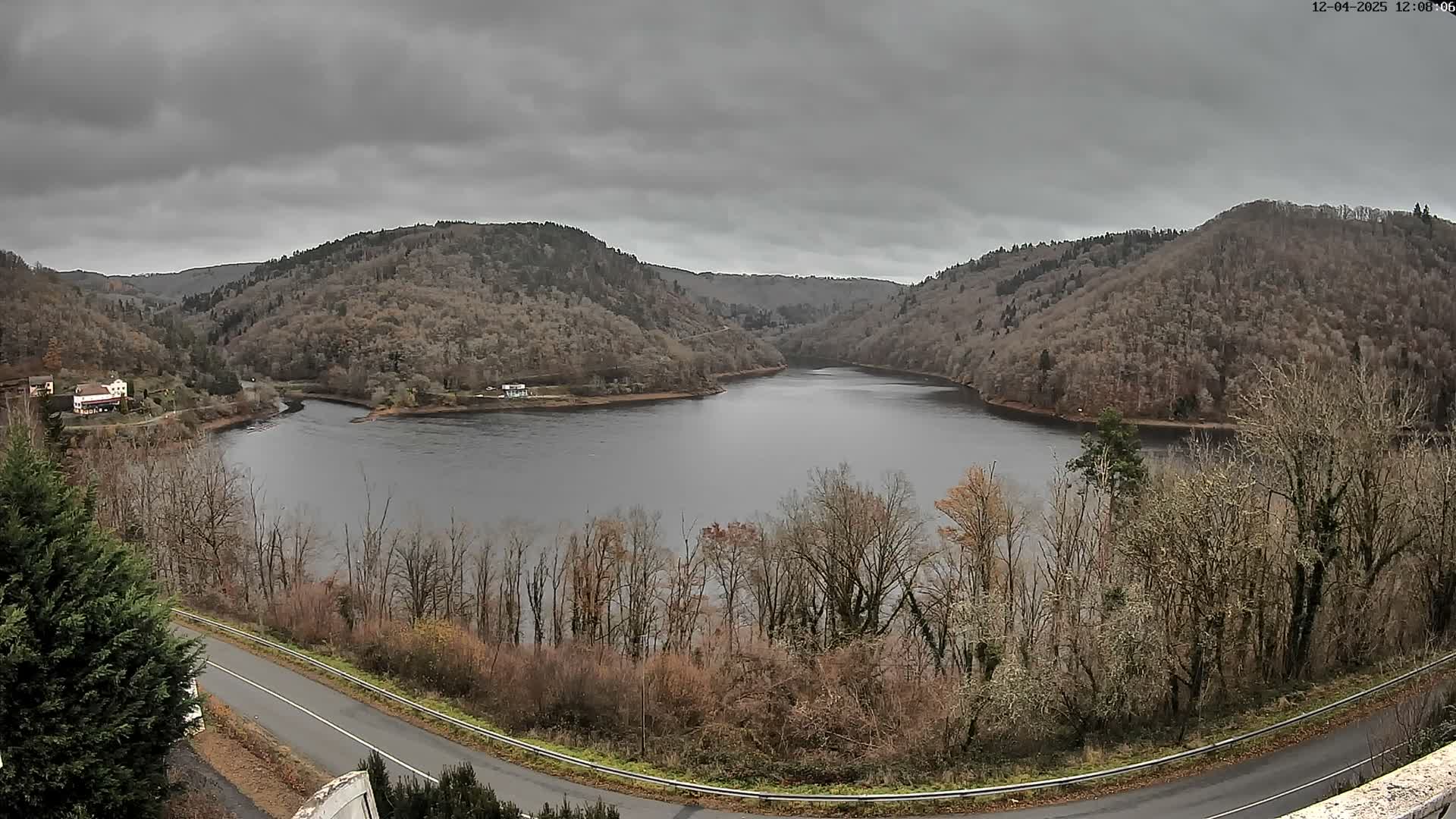 Miremont , Barrage des Fades Dam Live Cam - Riom, Puy-de-Dome, Auvergne-Rhone-Alpes, France