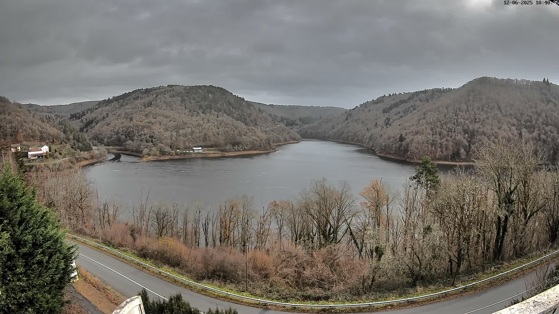 Miremont , Barrage des Fades Dam Live Cam - Riom, Puy-de-Dome, Auvergne-Rhone-Alpes, France