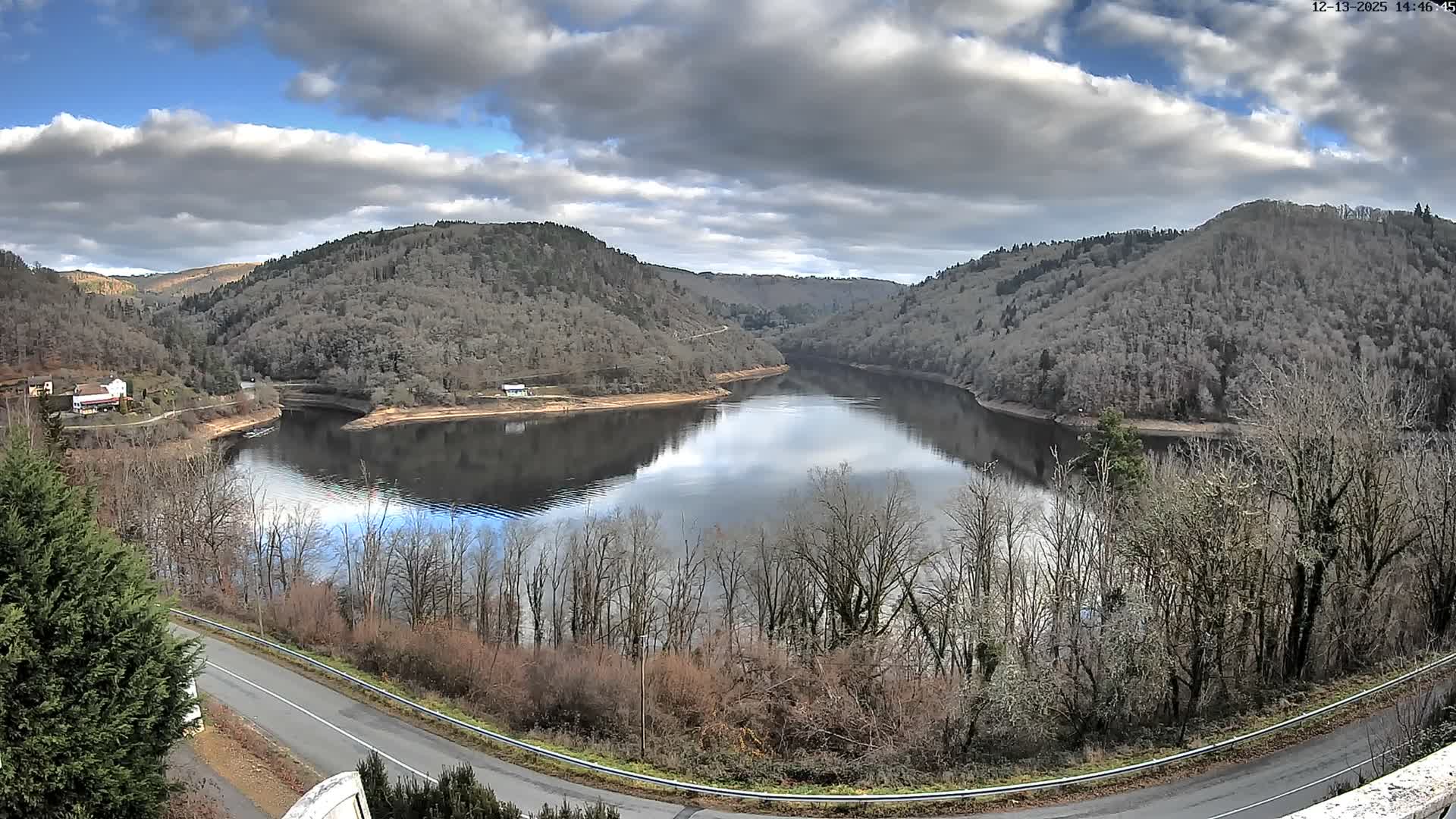 Miremont , Barrage des Fades Dam Live Cam - Riom, Puy-de-Dome, Auvergne-Rhone-Alpes, France