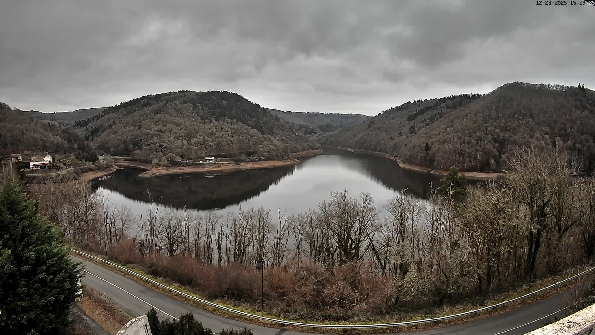 Miremont , Barrage des Fades Dam Live Cam - Riom, Puy-de-Dome, Auvergne-Rhone-Alpes, France