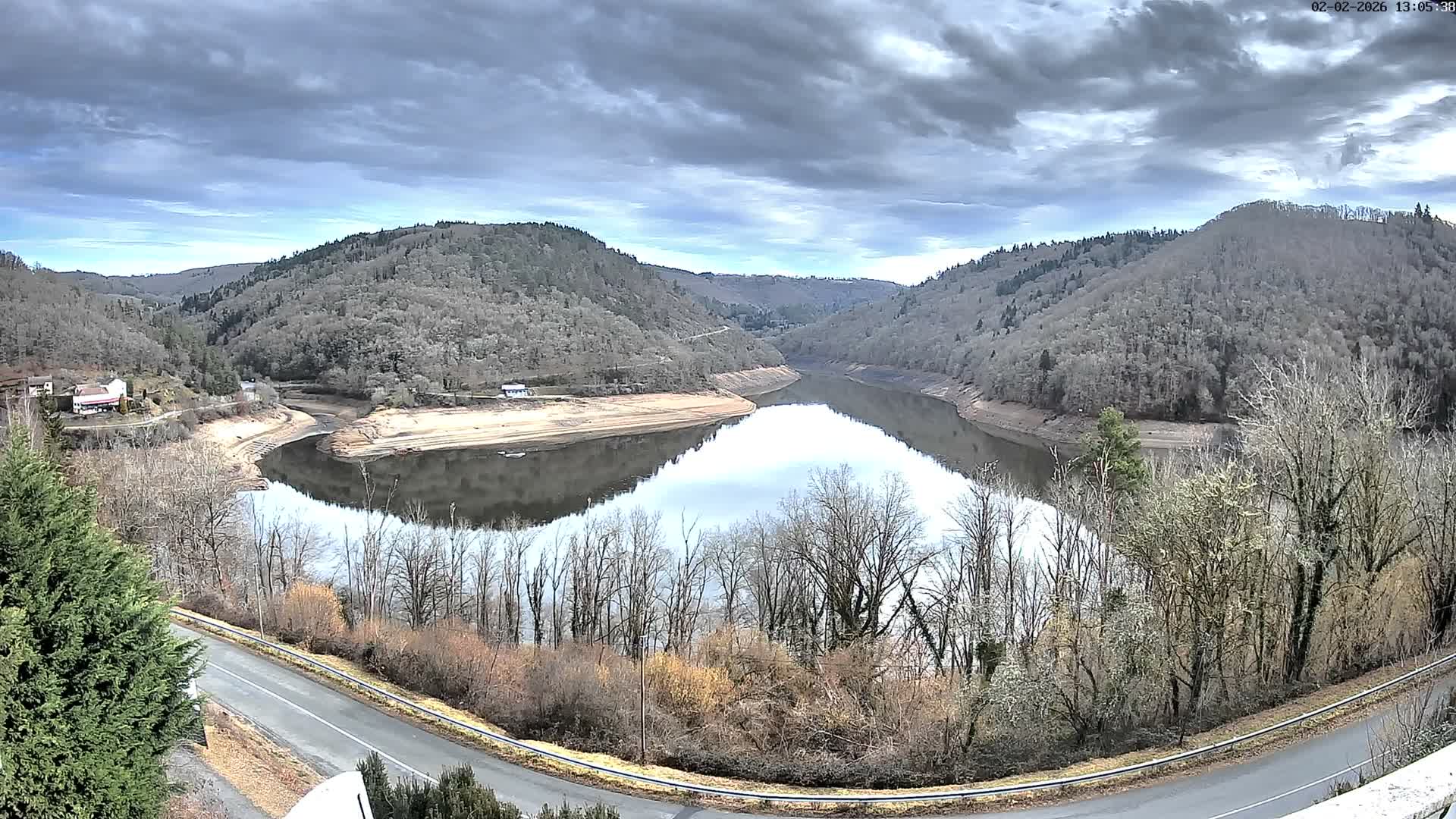 Miremont , Barrage des Fades Dam Live Cam - Riom, Puy-de-Dome, Auvergne-Rhone-Alpes, France