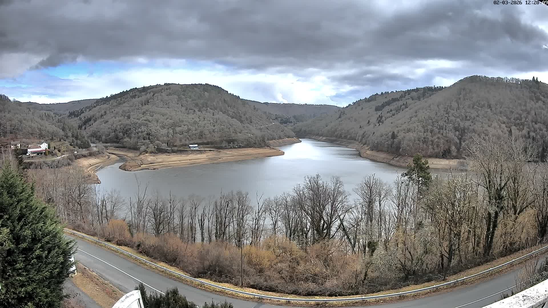 Miremont , Barrage des Fades Dam Live Cam - Riom, Puy-de-Dome, Auvergne-Rhone-Alpes, France