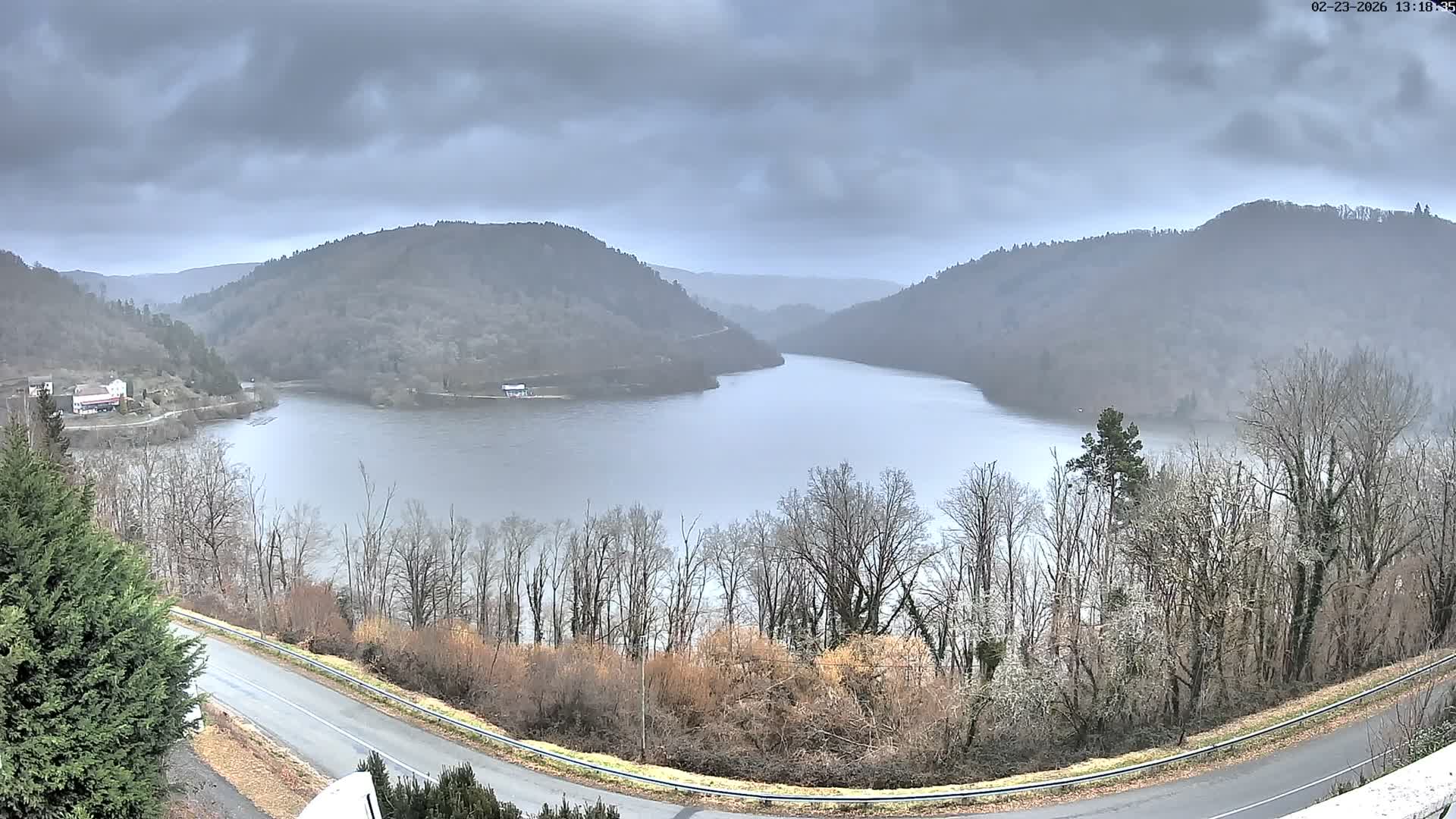 Miremont , Barrage des Fades Dam Live Cam - Riom, Puy-de-Dome, Auvergne-Rhone-Alpes, France