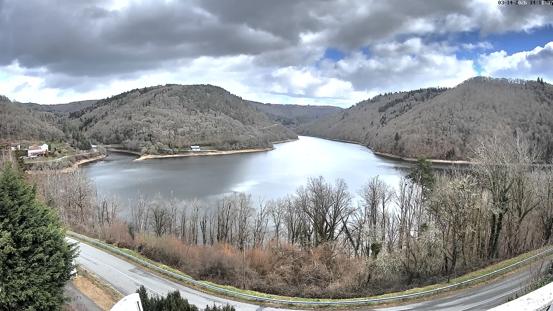 Miremont , Barrage des Fades Dam Live Cam - Riom, Puy-de-Dome, Auvergne-Rhone-Alpes, France