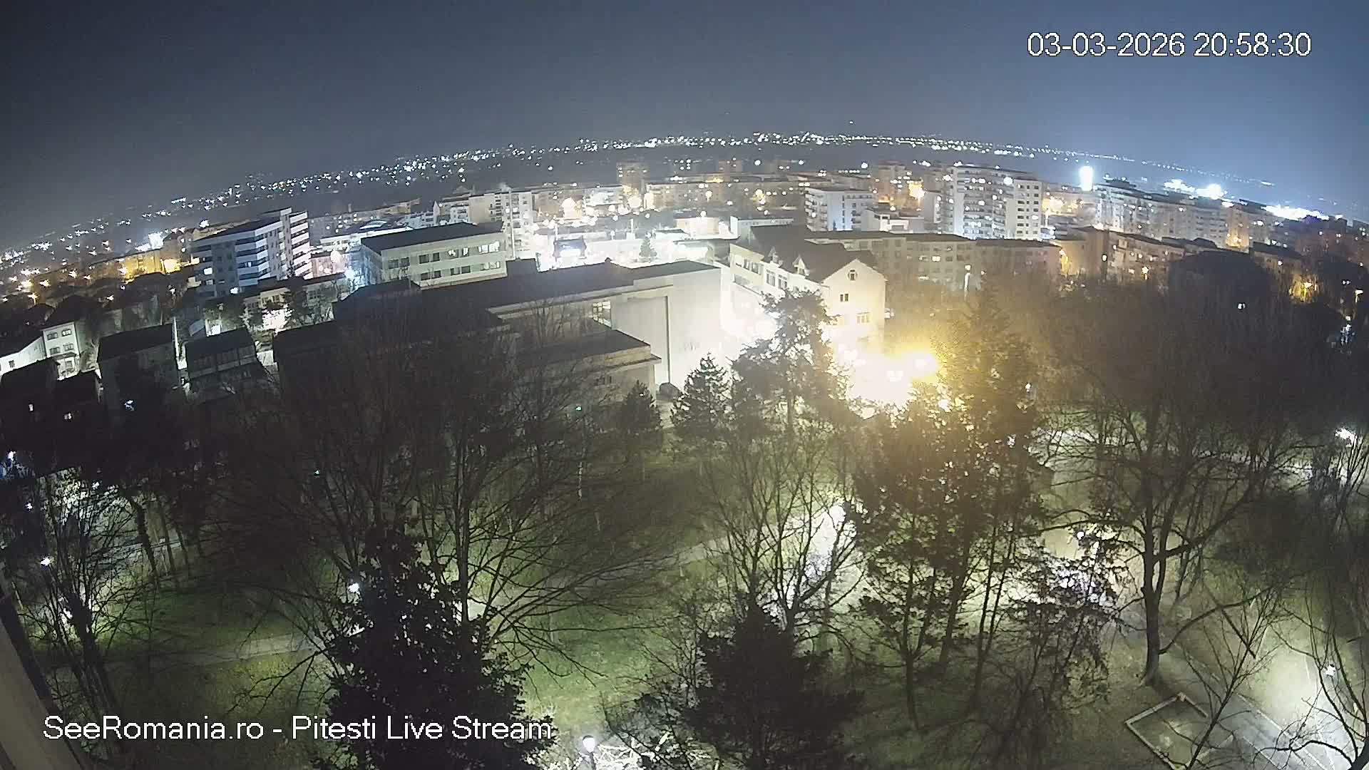 Arges, Parcul Tineretului Youth Park & Piteşti Skyline View from Craiovei, Pitesti Live Cam - Craiovei, Piteşti, Romania
