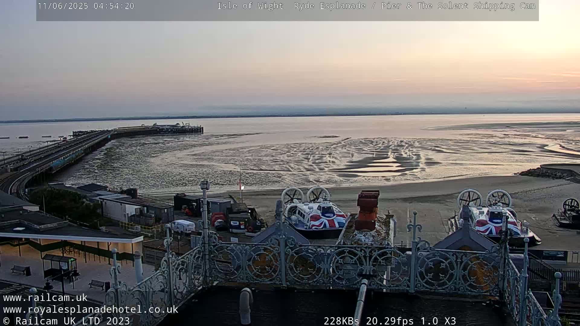 Ryde Pier & Beach Live Cam -Isle Of Wight, South East, England, United Kingdom