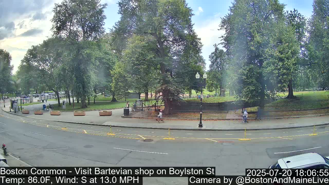 Boston Common at Boylston St.  Live Cam  - Boston , Massachusetts, USA