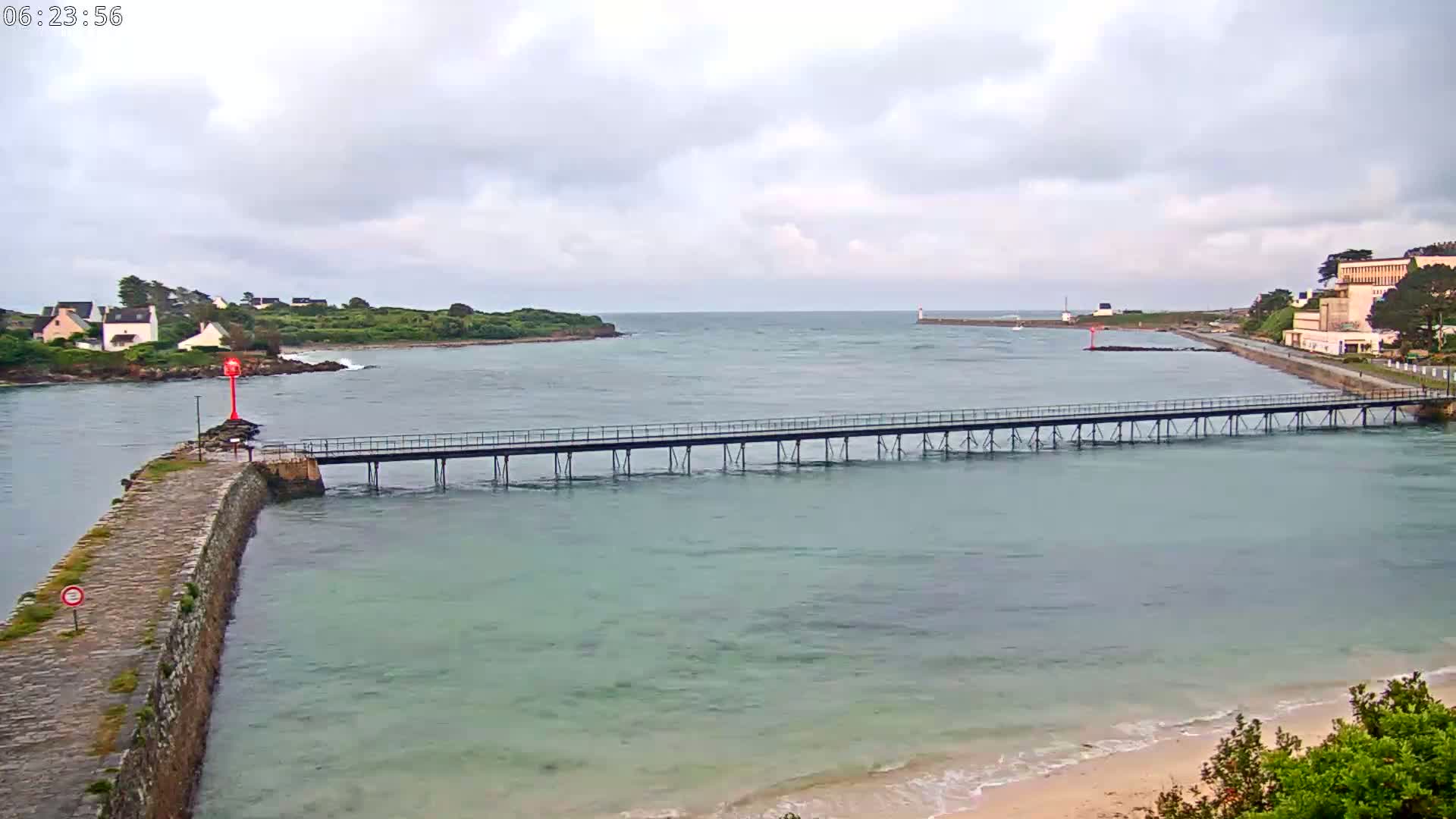 Audierne,  Passerelle des Capucins & Plage des Capucins Beach Live Cam - Quimper, Finistere, Bretagne, France