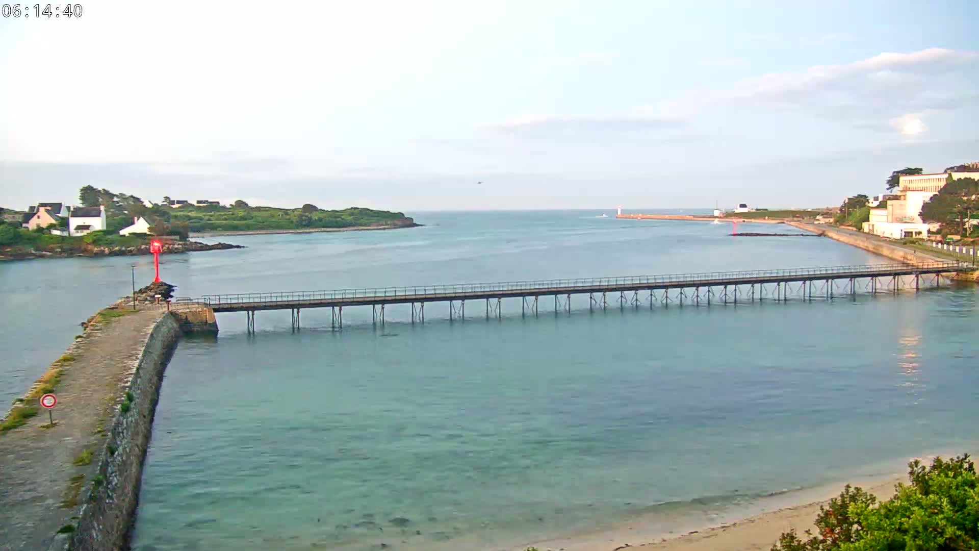 Audierne,  Passerelle des Capucins & Plage des Capucins Beach Live Cam - Quimper, Finistere, Bretagne, France
