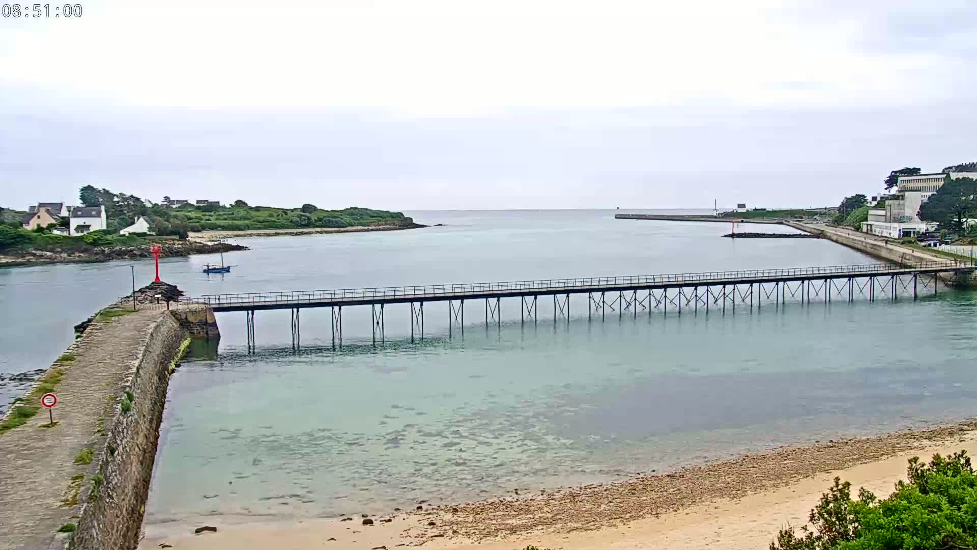 Audierne,  Passerelle des Capucins & Plage des Capucins Beach Live Cam - Quimper, Finistere, Bretagne, France
