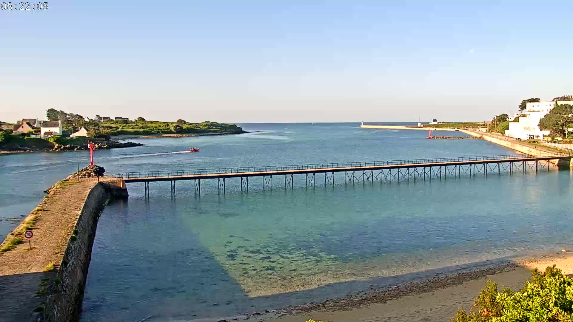 Audierne,  Passerelle des Capucins & Plage des Capucins Beach Live Cam - Quimper, Finistere, Bretagne, France