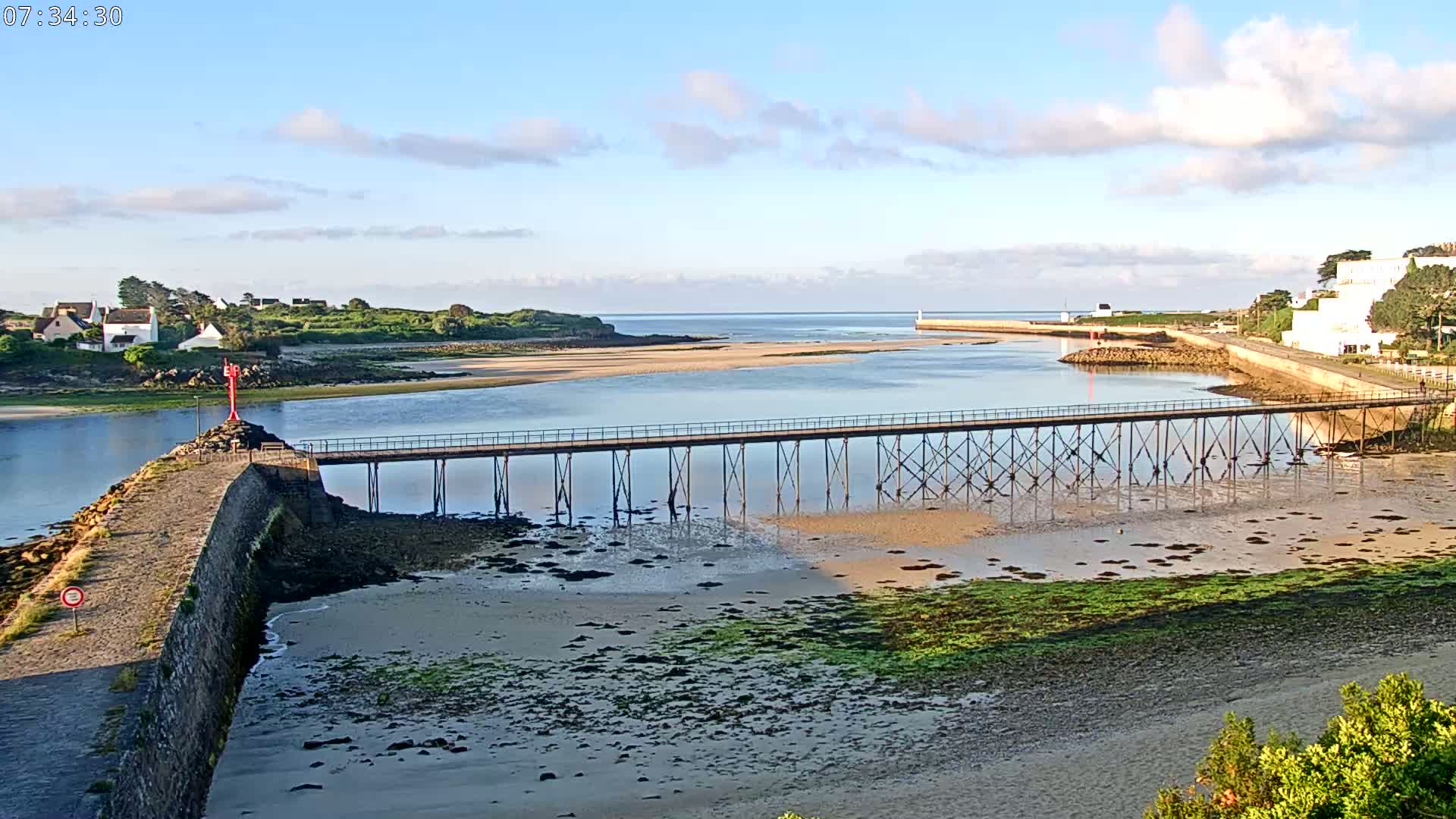 Audierne,  Passerelle des Capucins & Plage des Capucins Beach Live Cam - Quimper, Finistere, Bretagne, France