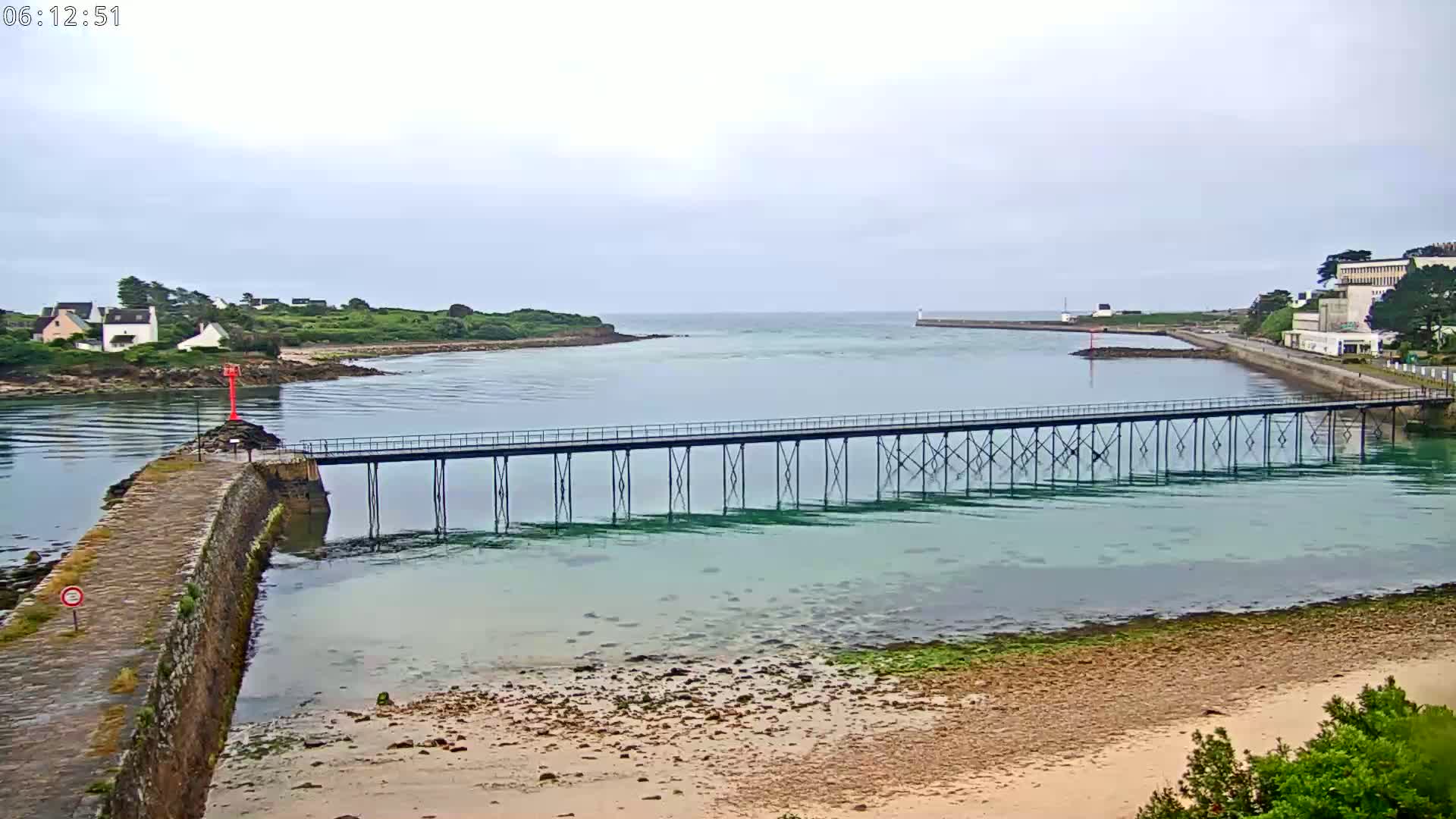 Audierne,  Passerelle des Capucins & Plage des Capucins Beach Live Cam - Quimper, Finistere, Bretagne, France