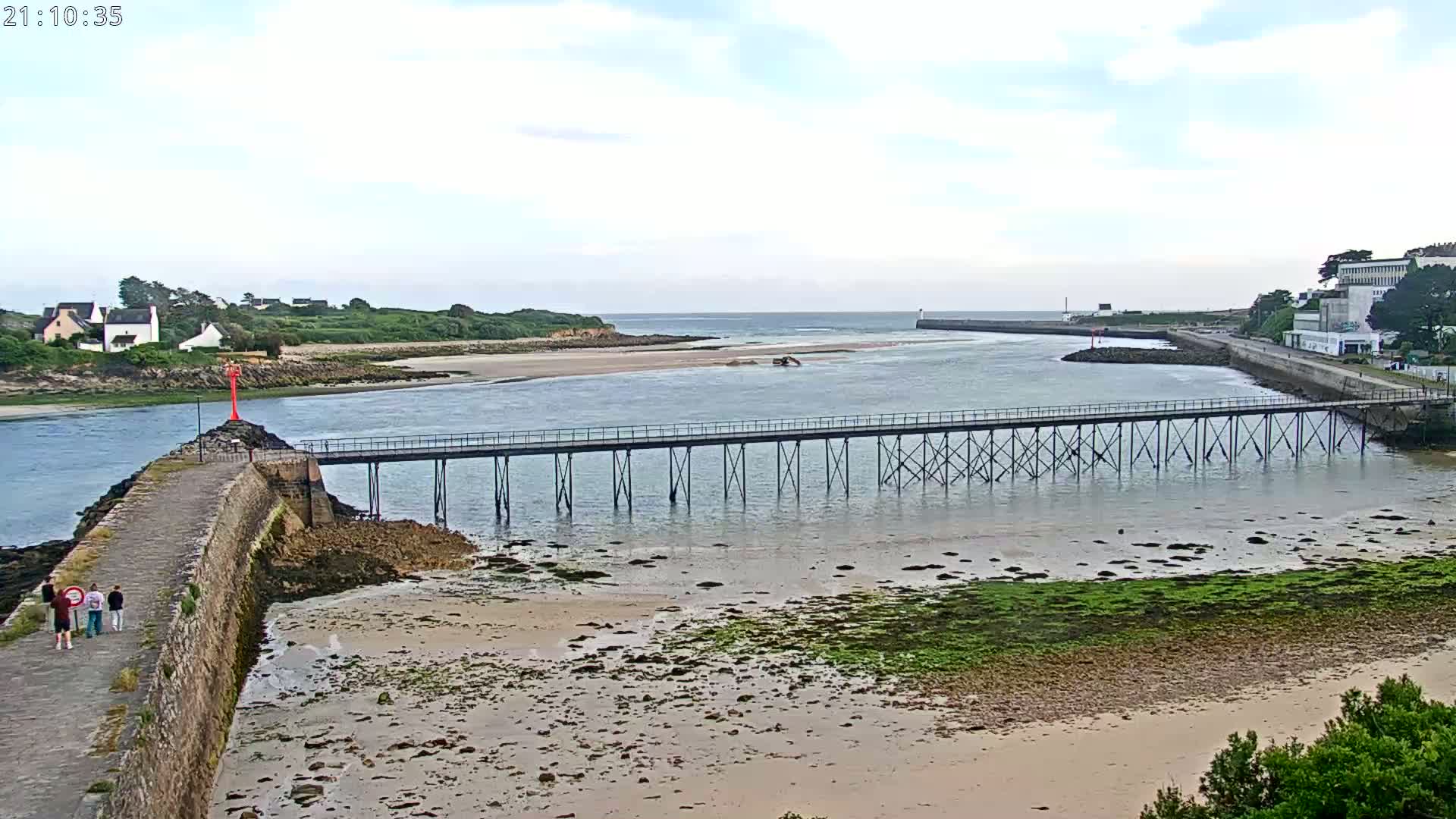 Audierne,  Passerelle des Capucins & Plage des Capucins Beach Live Cam - Quimper, Finistere, Bretagne, France