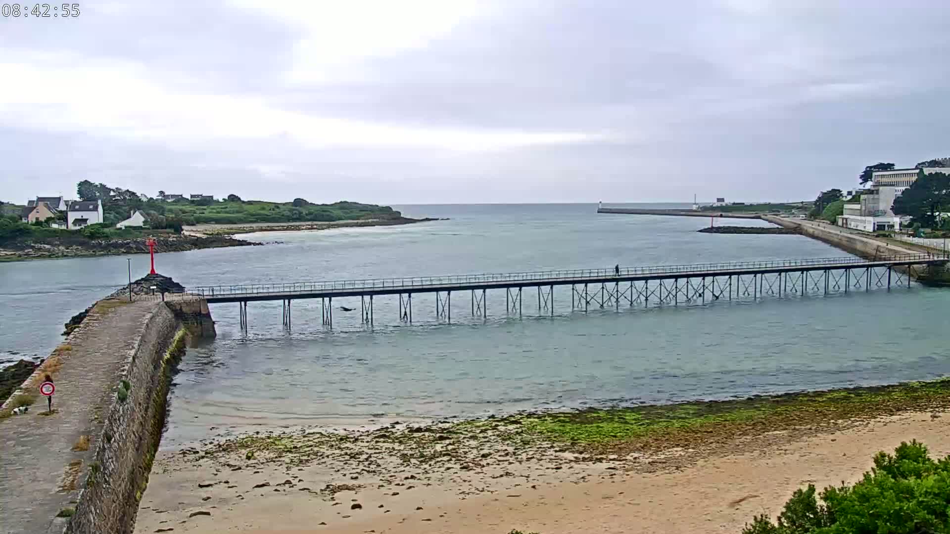 Audierne,  Passerelle des Capucins & Plage des Capucins Beach Live Cam - Quimper, Finistere, Bretagne, France