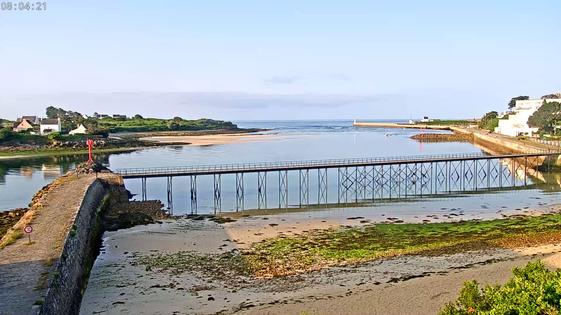 Audierne,  Passerelle des Capucins & Plage des Capucins Beach Live Cam - Quimper, Finistere, Bretagne, France
