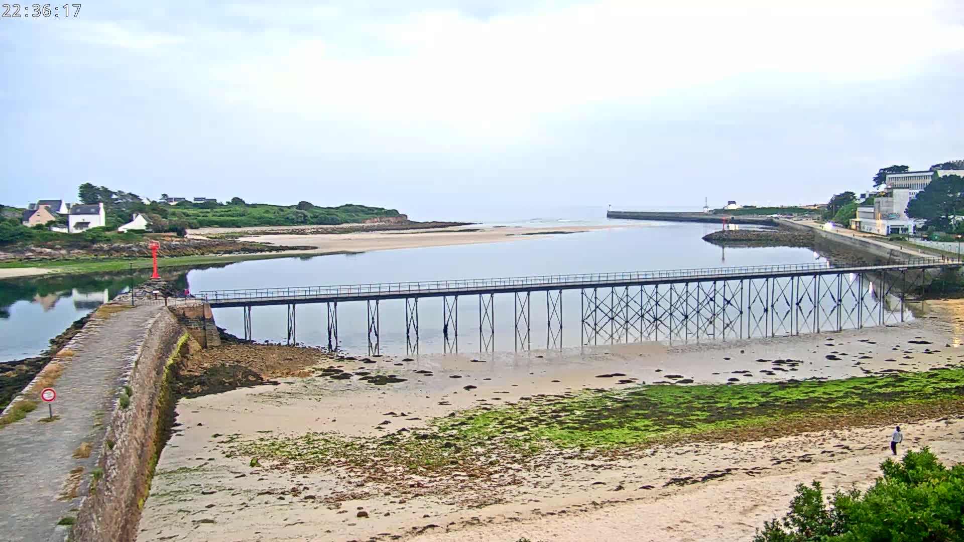 Audierne,  Passerelle des Capucins & Plage des Capucins Beach Live Cam - Quimper, Finistere, Bretagne, France
