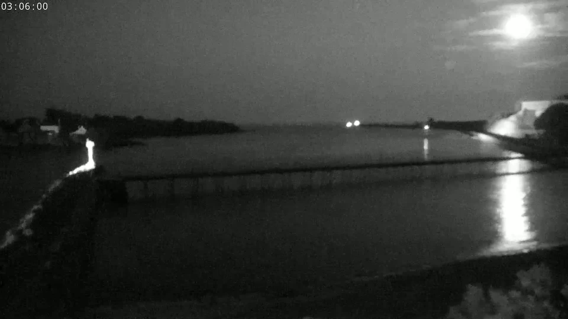Audierne,  Passerelle des Capucins & Plage des Capucins Beach Live Cam - Quimper, Finistere, Bretagne, France