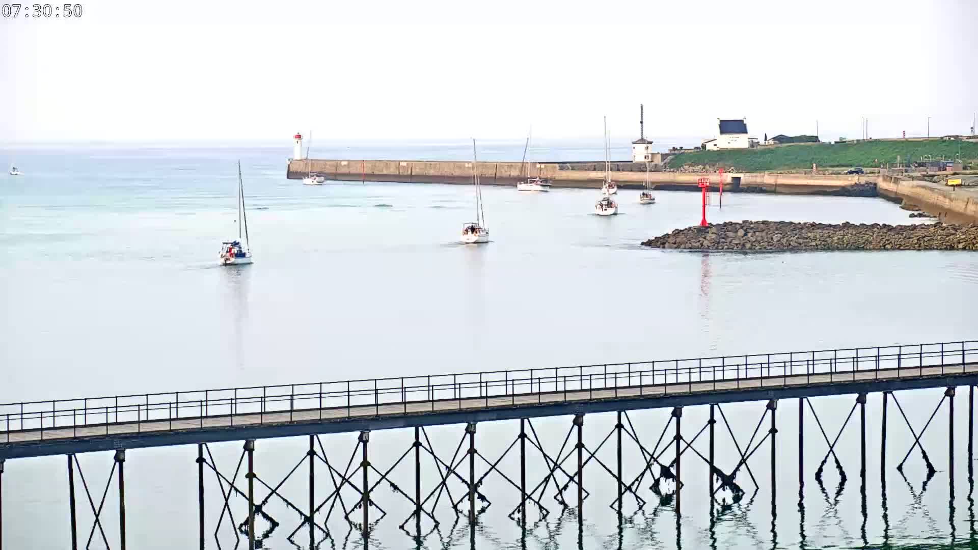 Audierne,  Passerelle des Capucins & Plage des Capucins Beach Live Cam - Quimper, Finistere, Bretagne, France