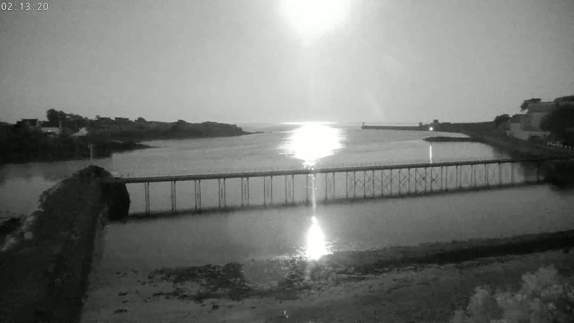 Audierne,  Passerelle des Capucins & Plage des Capucins Beach Live Cam - Quimper, Finistere, Bretagne, France