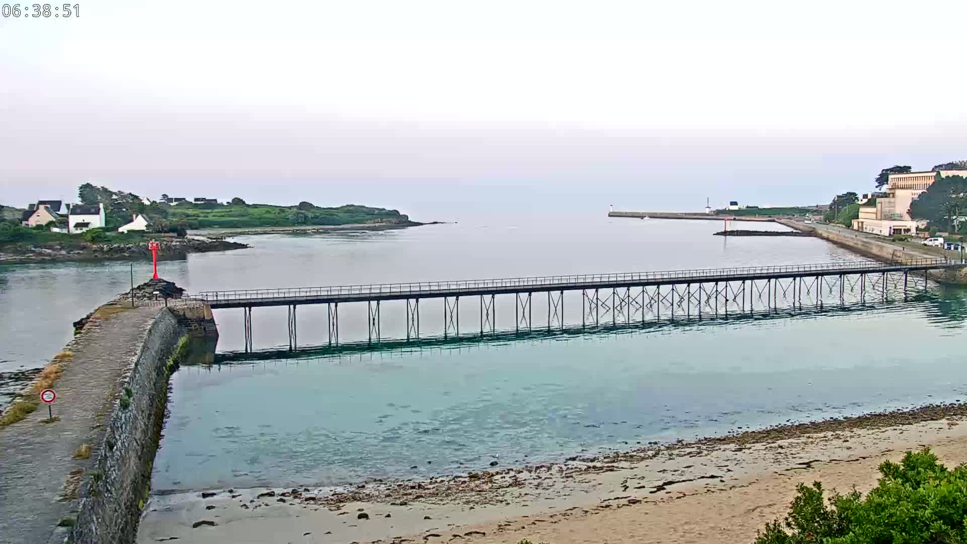 Audierne,  Passerelle des Capucins & Plage des Capucins Beach Live Cam - Quimper, Finistere, Bretagne, France