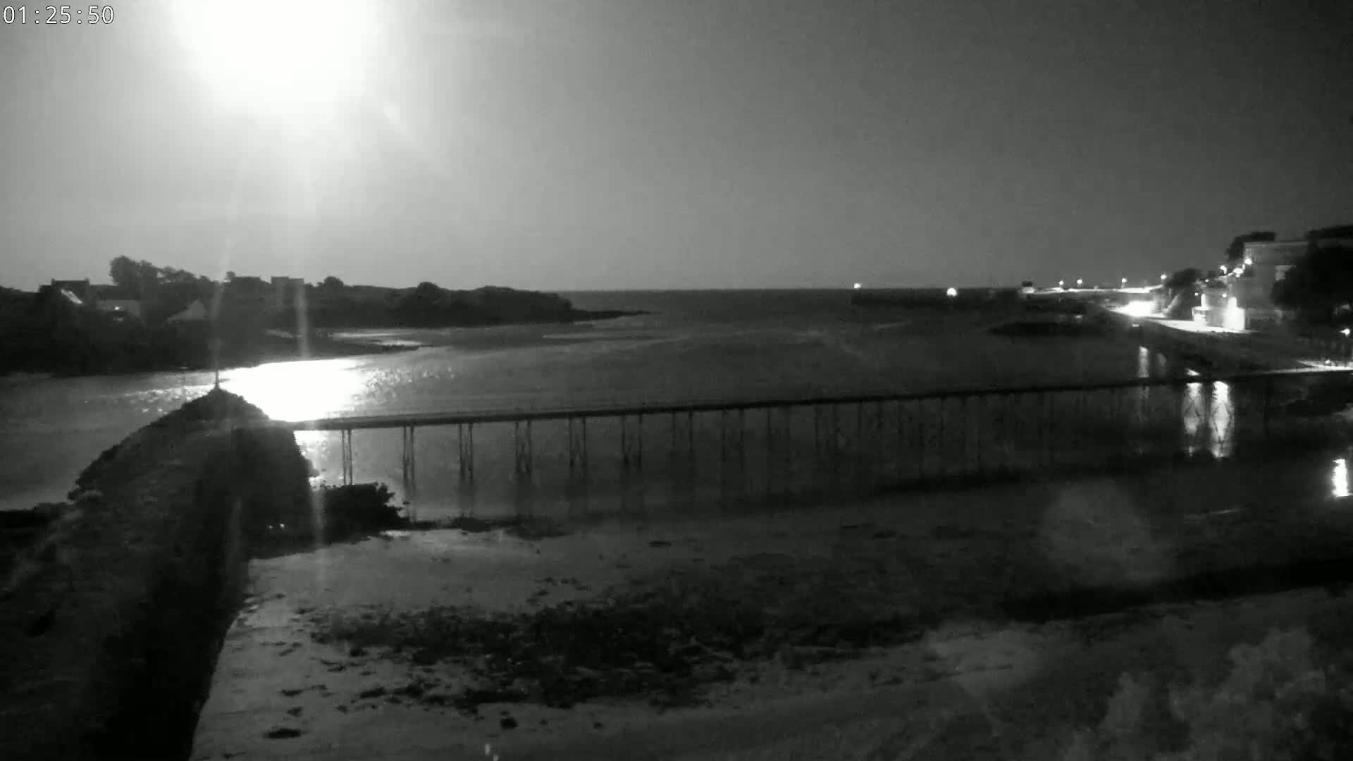 Audierne,  Passerelle des Capucins & Plage des Capucins Beach Live Cam - Quimper, Finistere, Bretagne, France