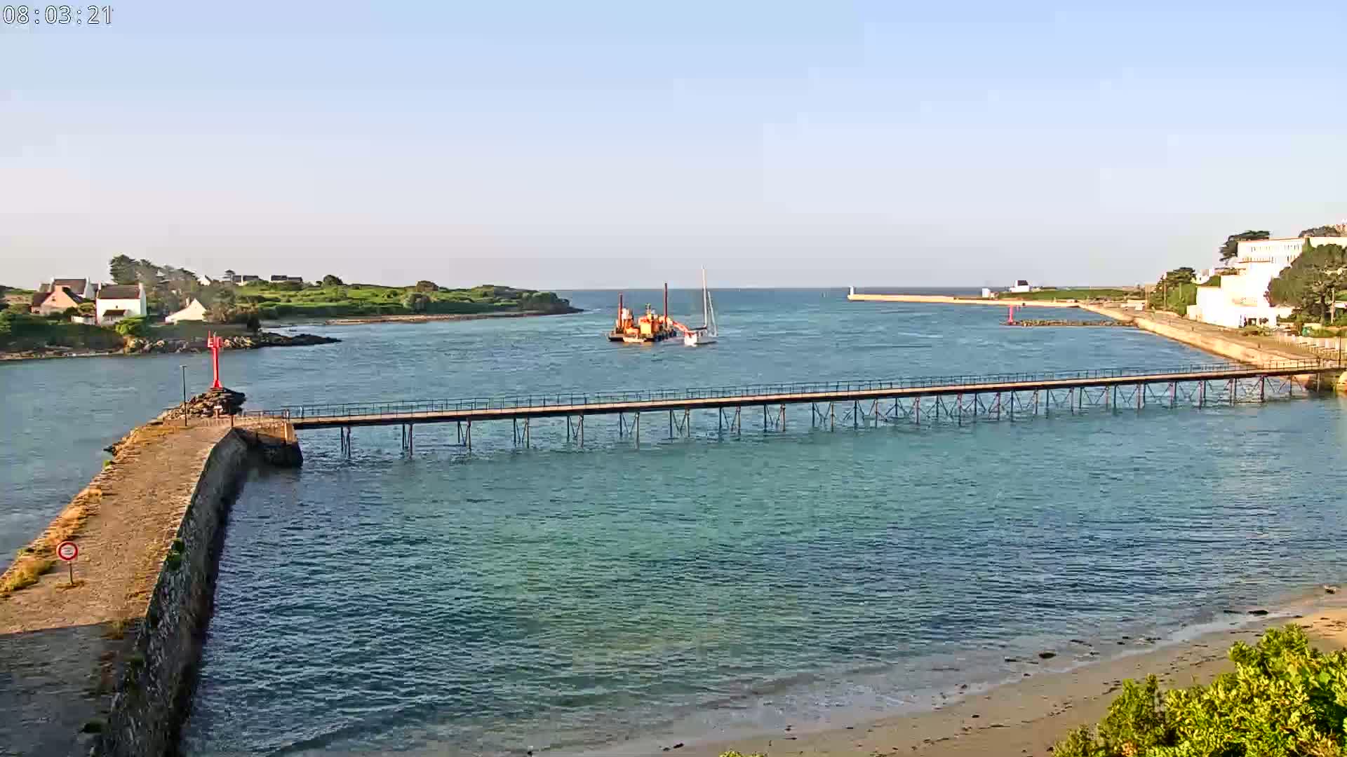 Audierne,  Passerelle des Capucins & Plage des Capucins Beach Live Cam - Quimper, Finistere, Bretagne, France
