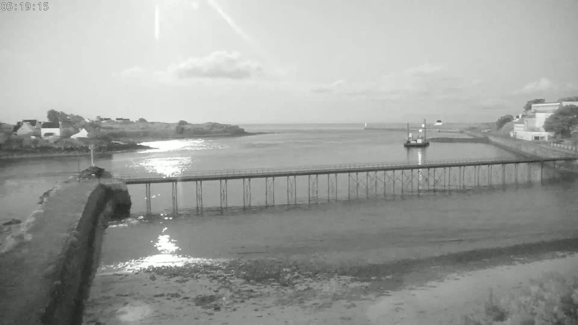 Audierne,  Passerelle des Capucins & Plage des Capucins Beach Live Cam - Quimper, Finistere, Bretagne, France
