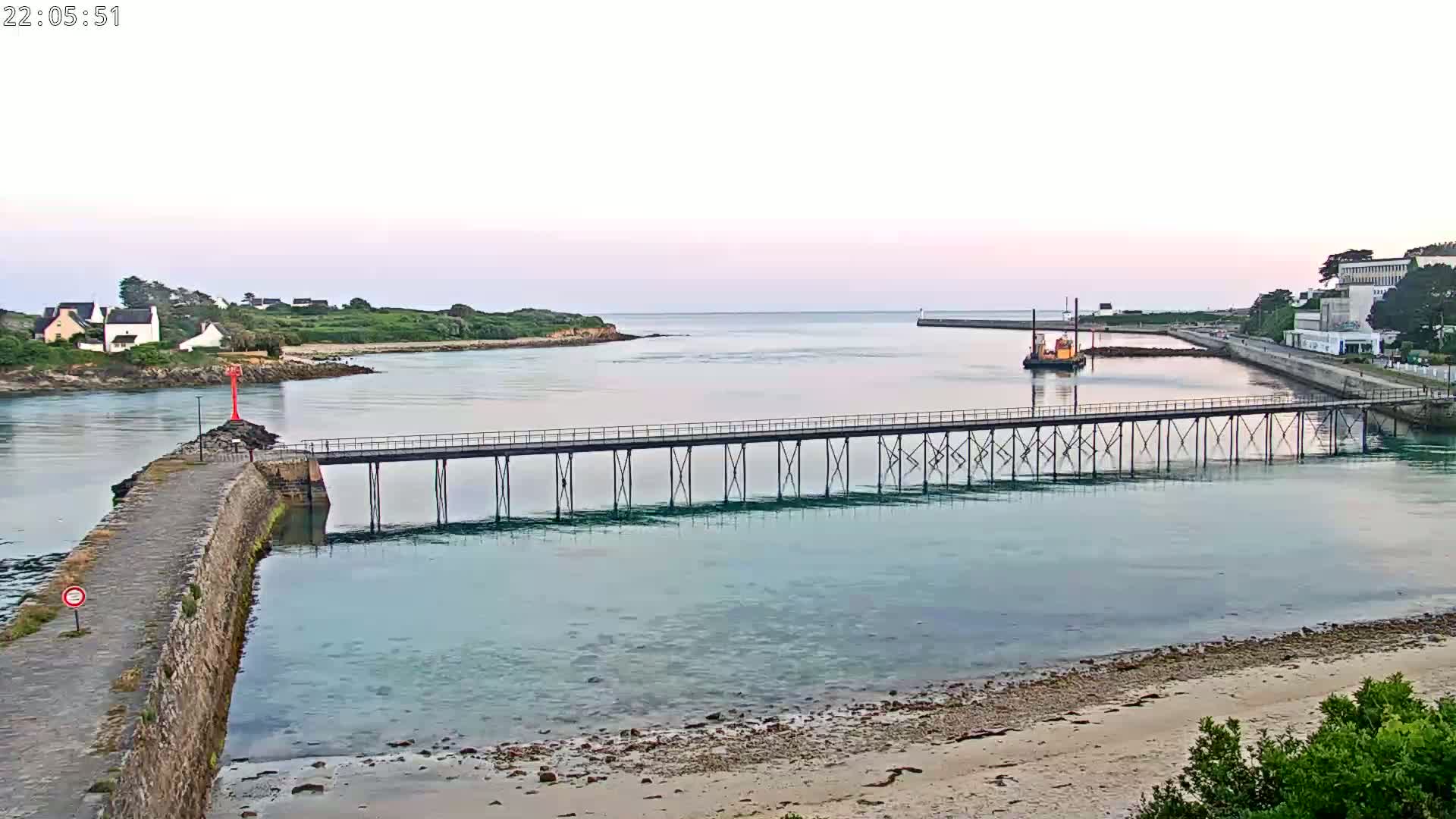 Audierne,  Passerelle des Capucins & Plage des Capucins Beach Live Cam - Quimper, Finistere, Bretagne, France