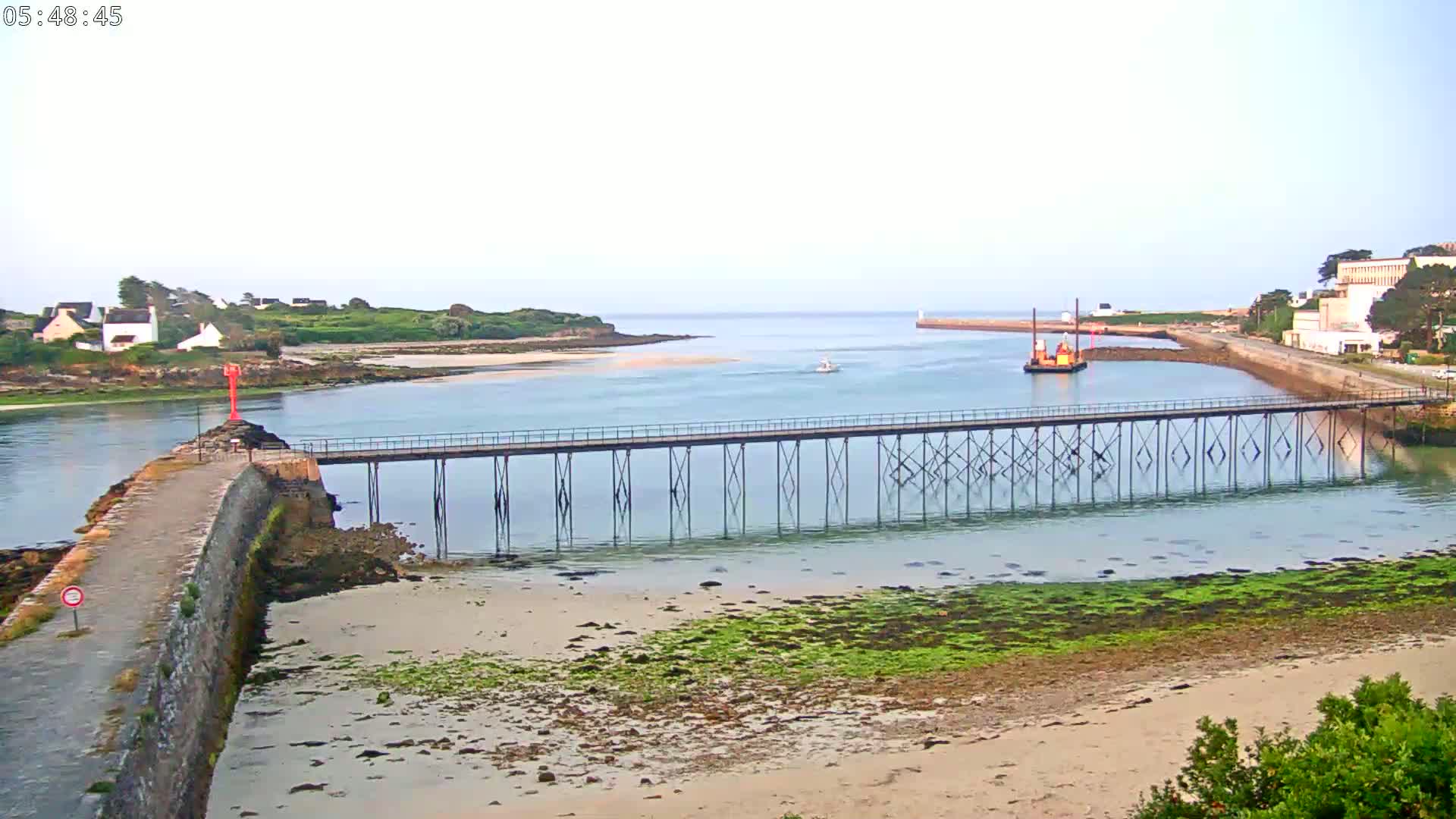 Audierne,  Passerelle des Capucins & Plage des Capucins Beach Live Cam - Quimper, Finistere, Bretagne, France