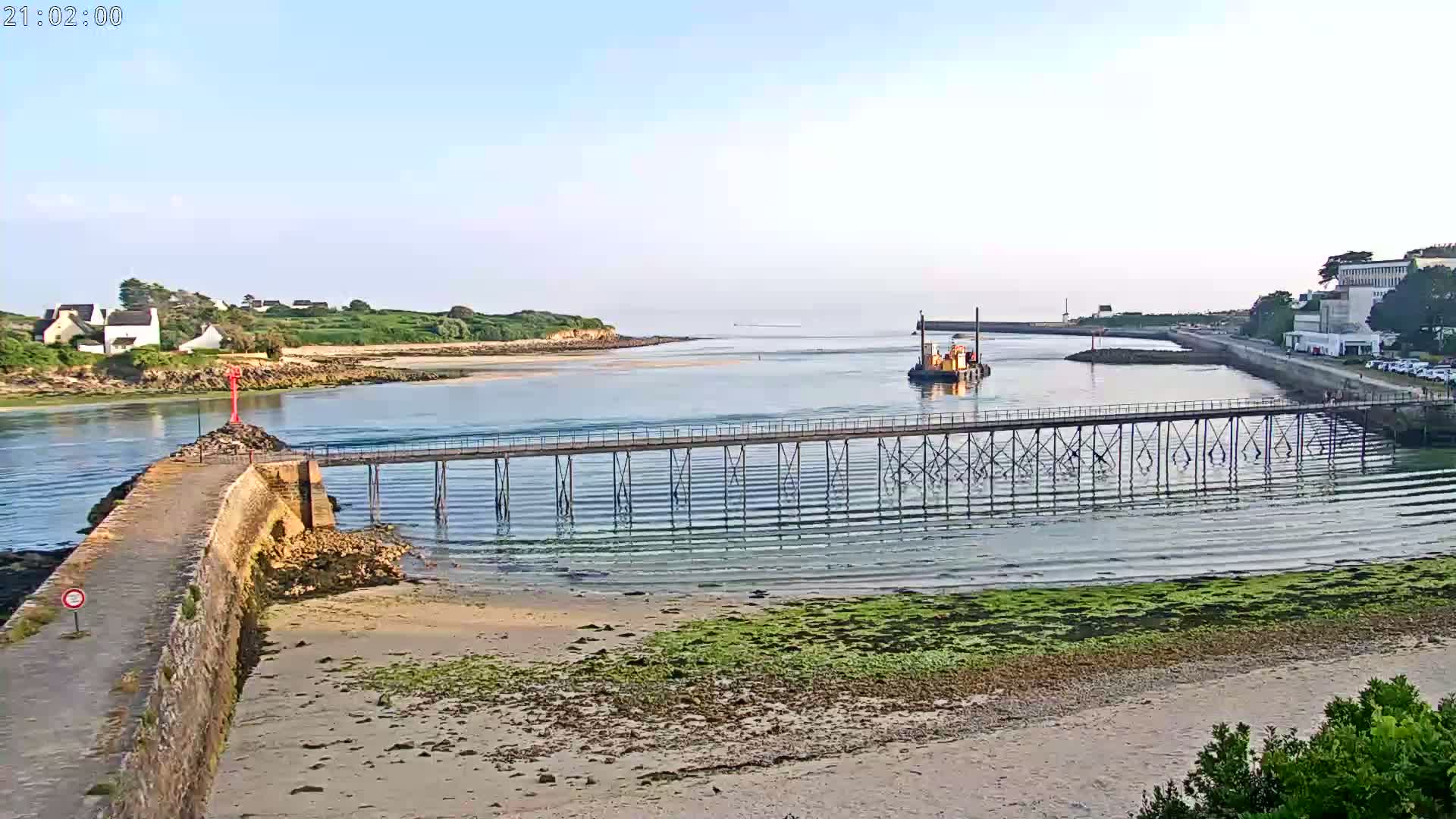 Audierne,  Passerelle des Capucins & Plage des Capucins Beach Live Cam - Quimper, Finistere, Bretagne, France