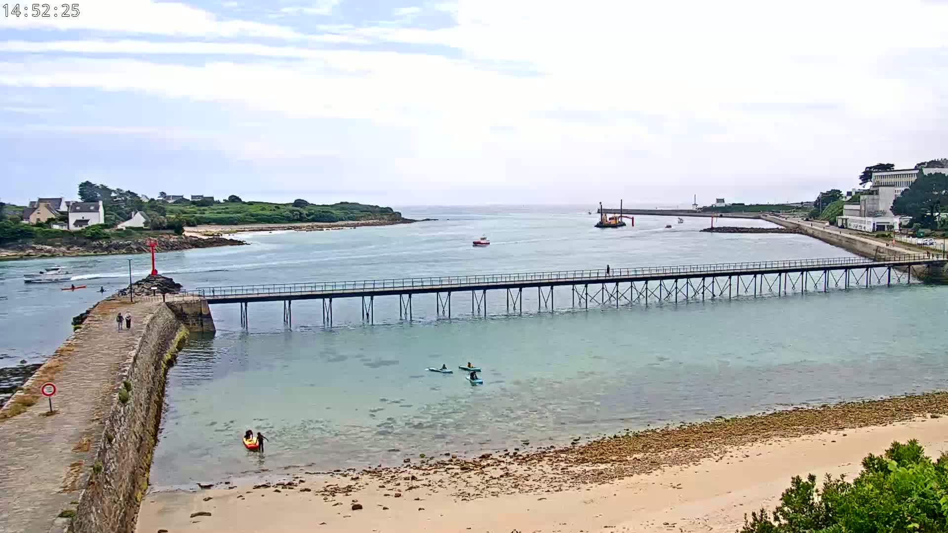 Audierne,  Passerelle des Capucins & Plage des Capucins Beach Live Cam - Quimper, Finistere, Bretagne, France