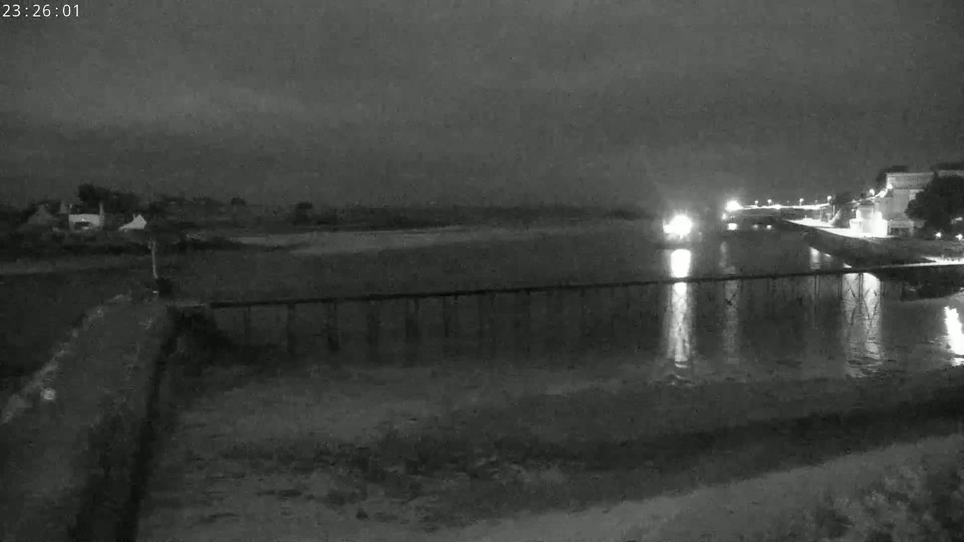 Audierne,  Passerelle des Capucins & Plage des Capucins Beach Live Cam - Quimper, Finistere, Bretagne, France