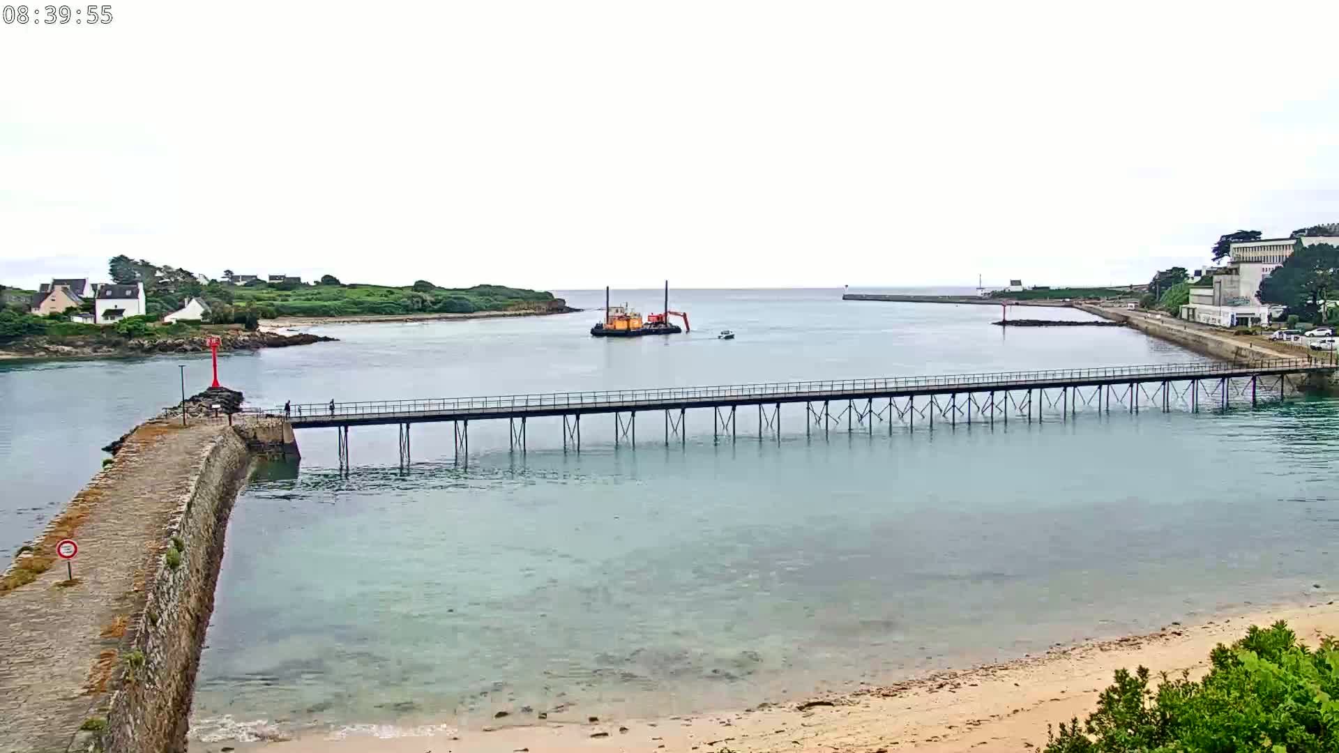 Audierne,  Passerelle des Capucins & Plage des Capucins Beach Live Cam - Quimper, Finistere, Bretagne, France
