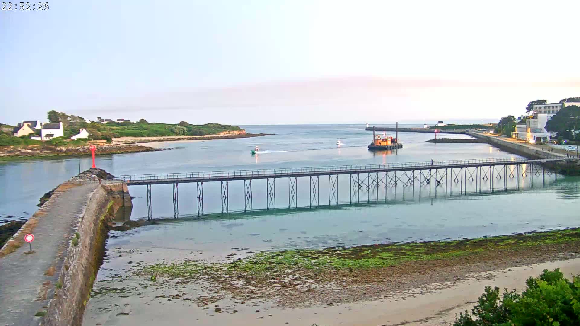Audierne,  Passerelle des Capucins & Plage des Capucins Beach Live Cam - Quimper, Finistere, Bretagne, France